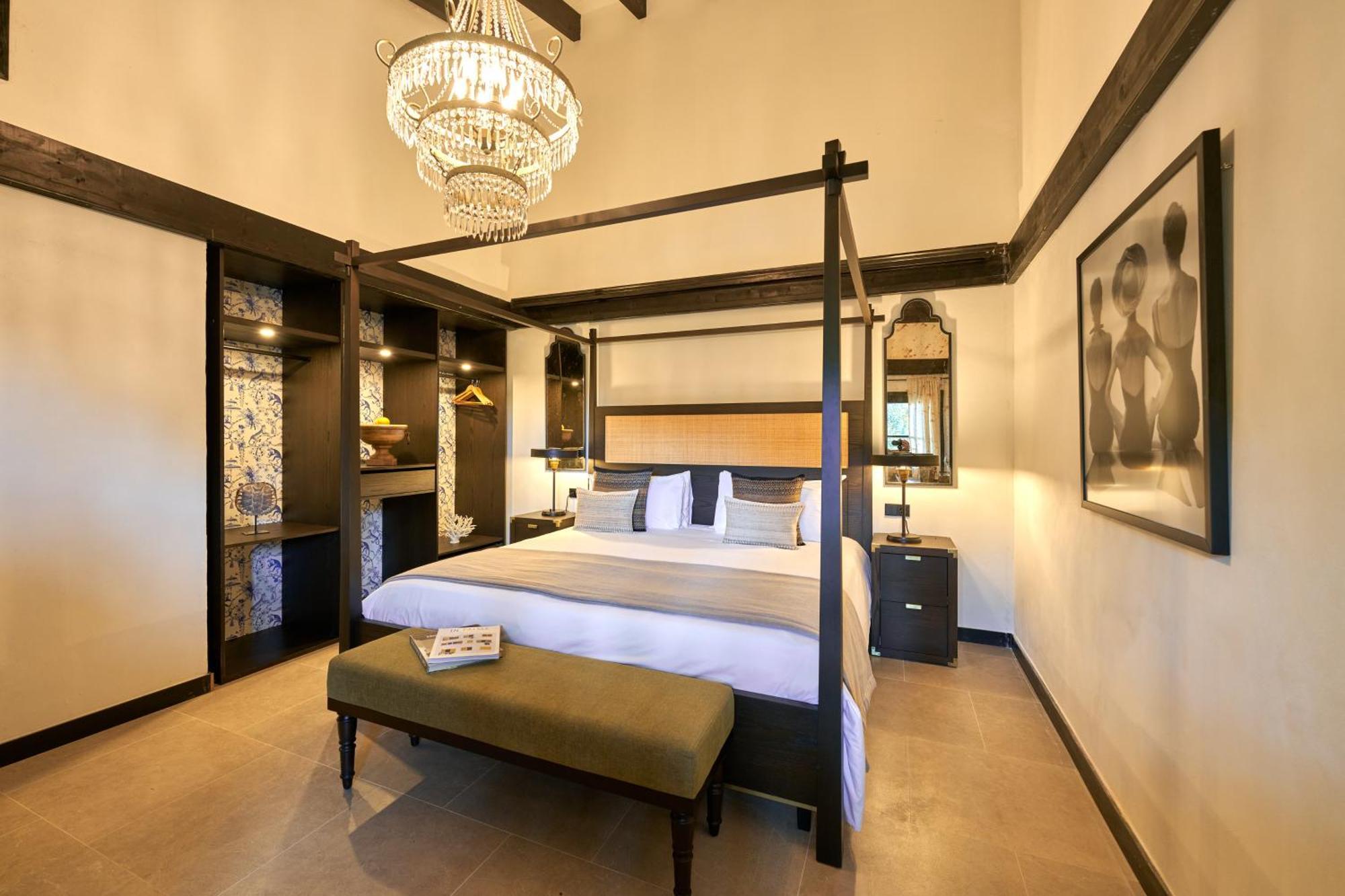 Kamer met Kingsize Bed en Uitzicht op het Zwembad