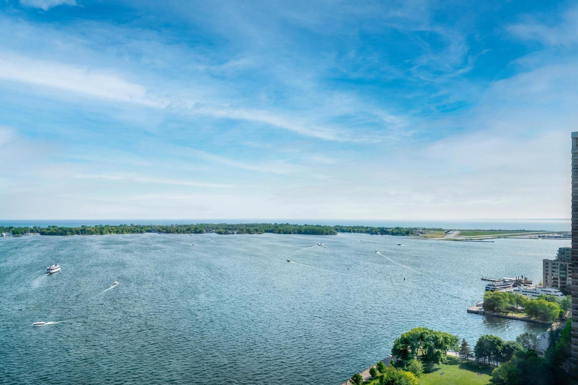Studio Hoeksuite met 1 Kingsize Bed en Uitzicht op het Meer