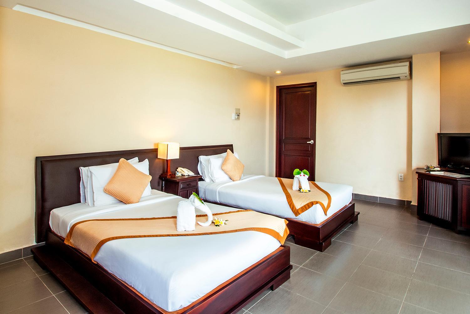 Three-Bedroom Hillside Villa Private Pool