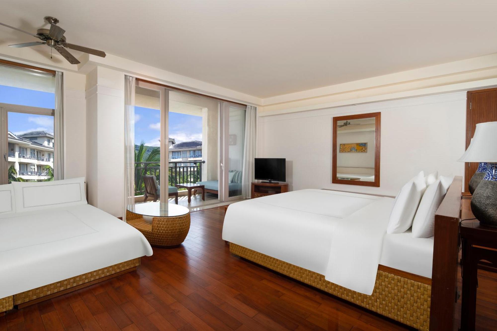 Swiss Signature Room, 1 King Size Bed and 1 Sofa Bed