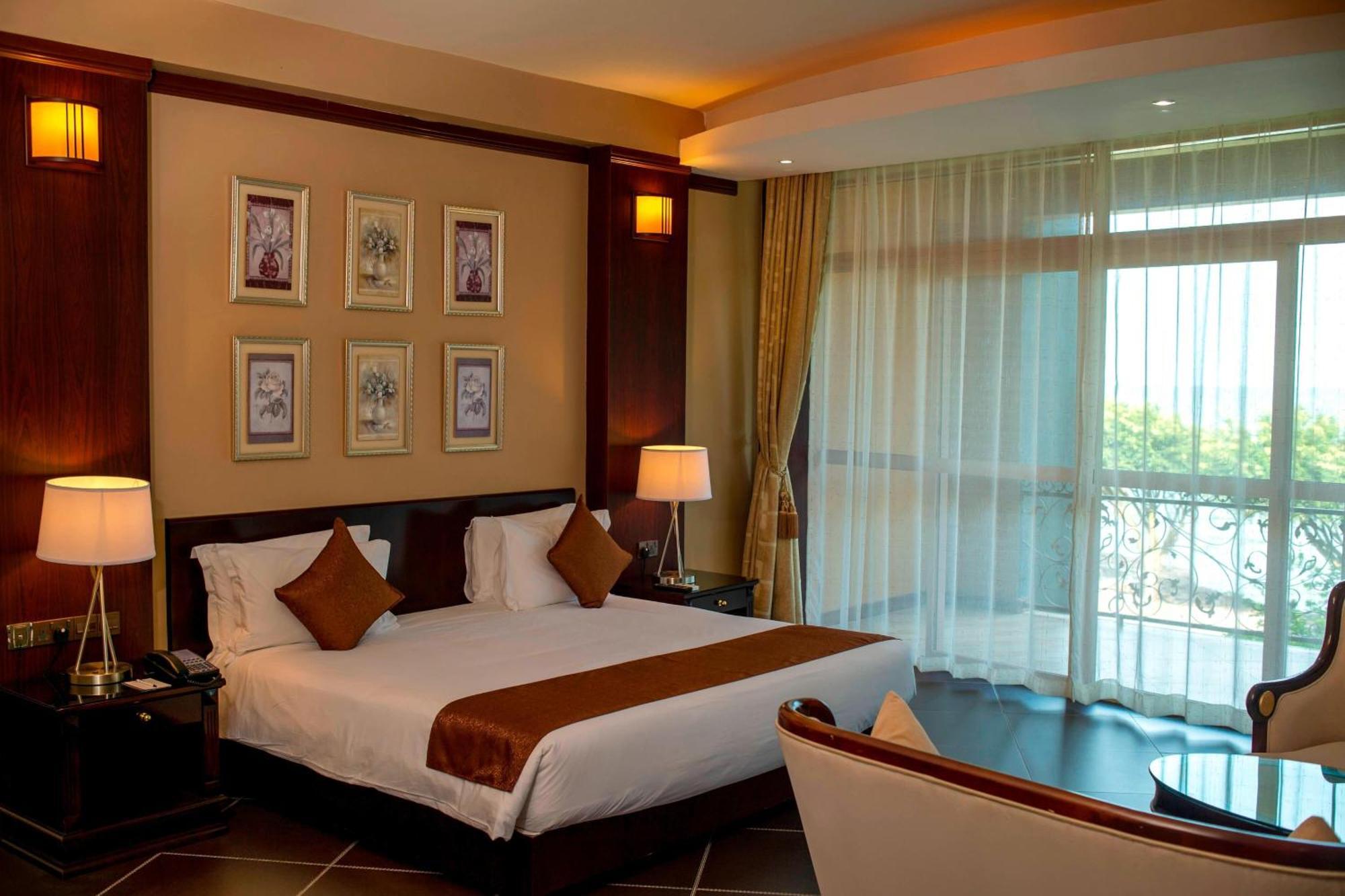 Executive Suite with Lake View