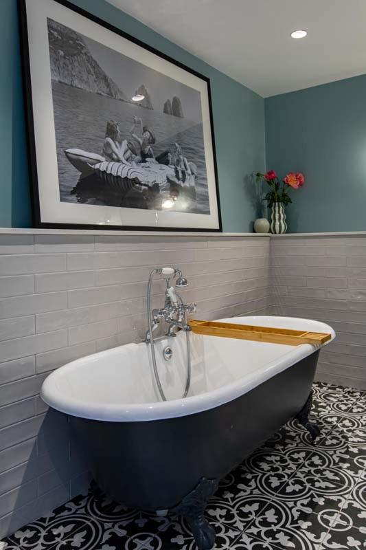 Deluxe Double Room Bath,1667634123:JPEG