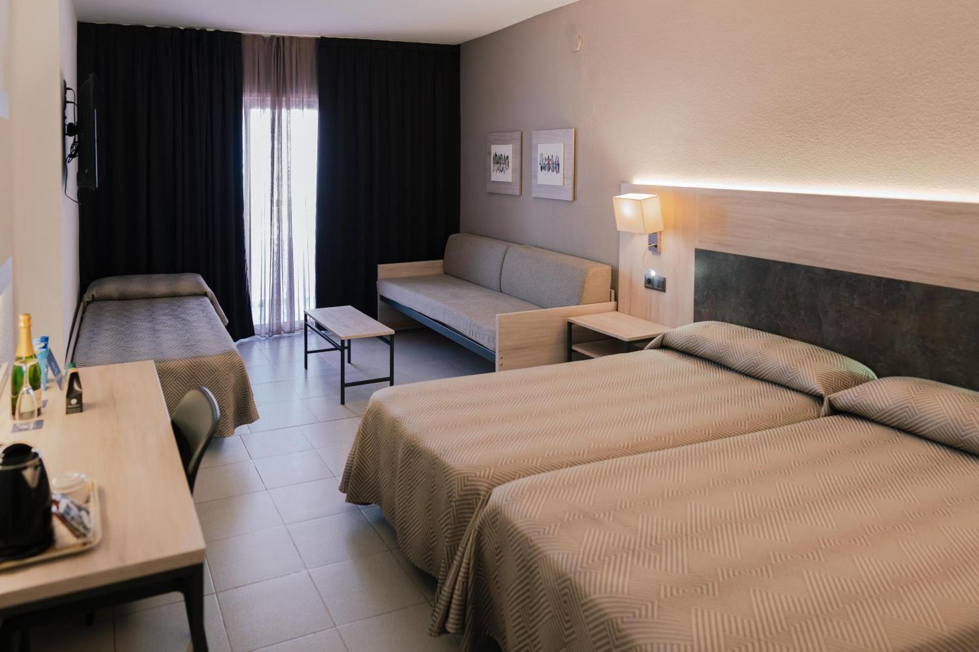 Family Room 21