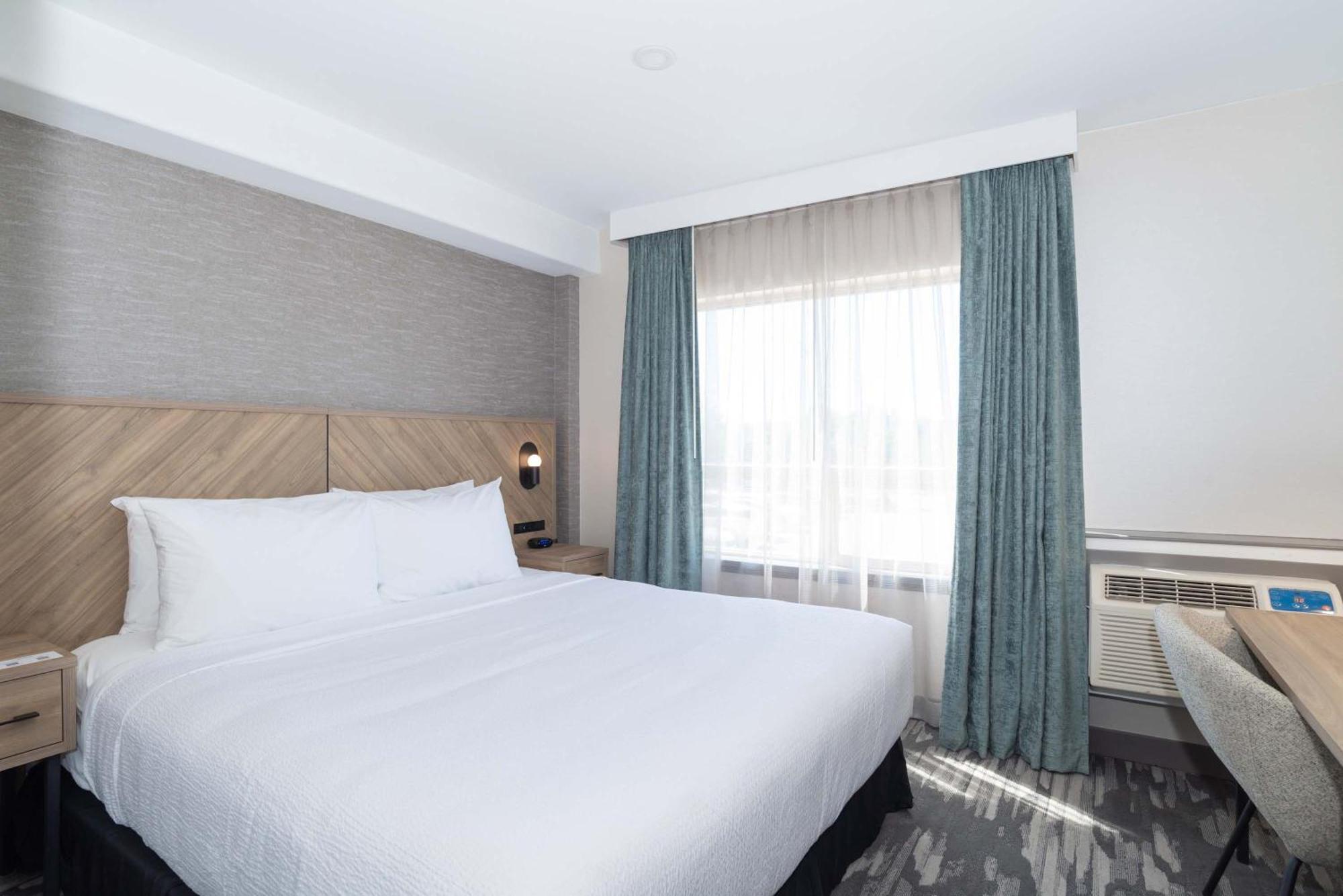 Standard Suite, 1 King Bed, Sofa Bed, Wet Bar