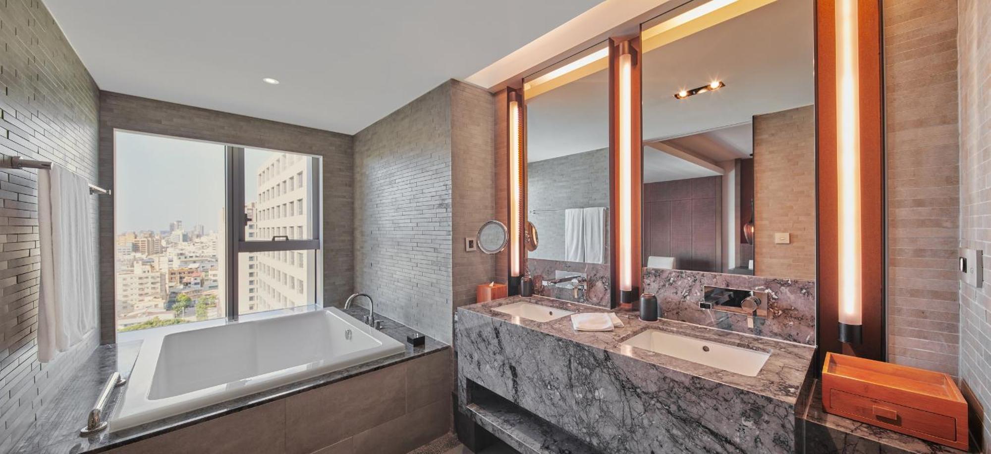 Junior King Suite