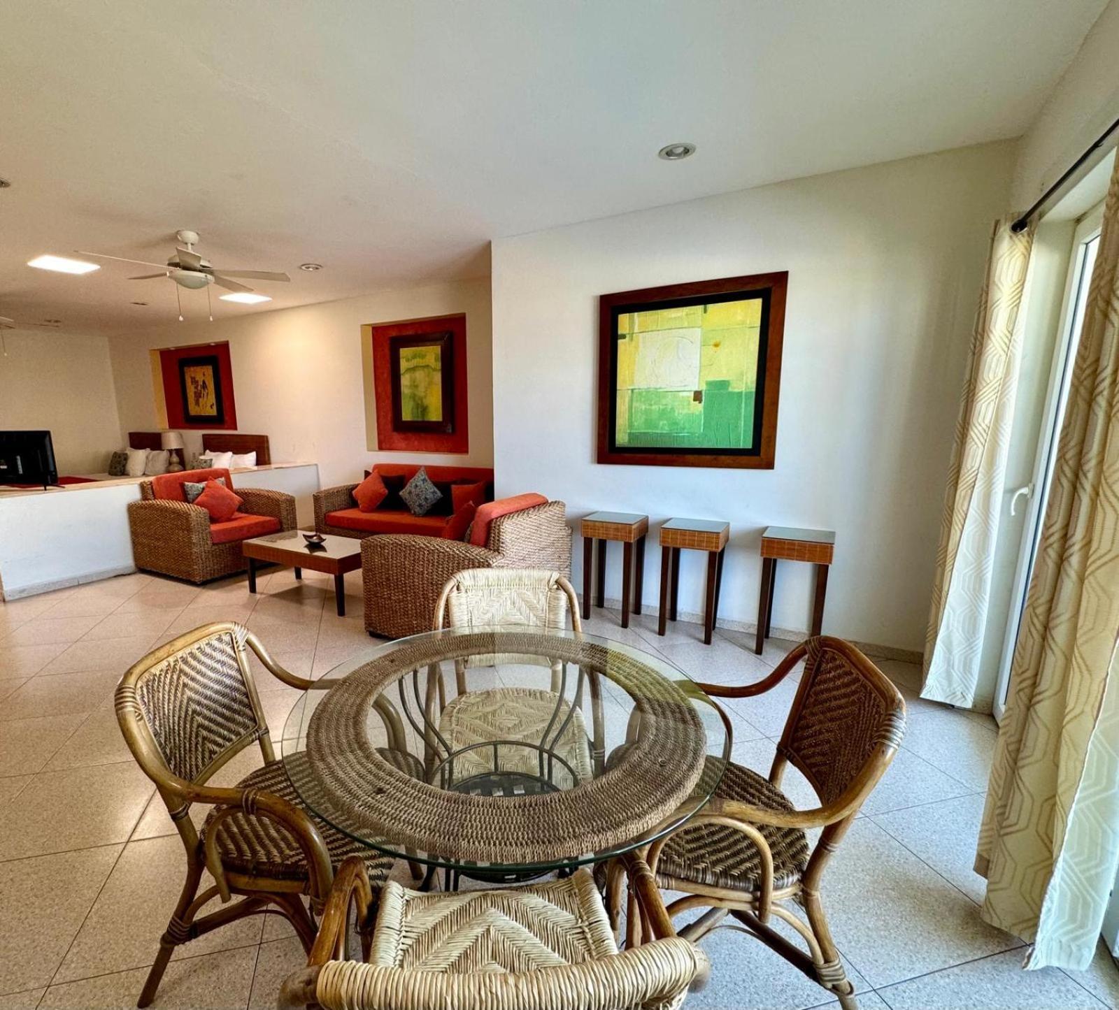 Suite Junior con vistas a la piscina