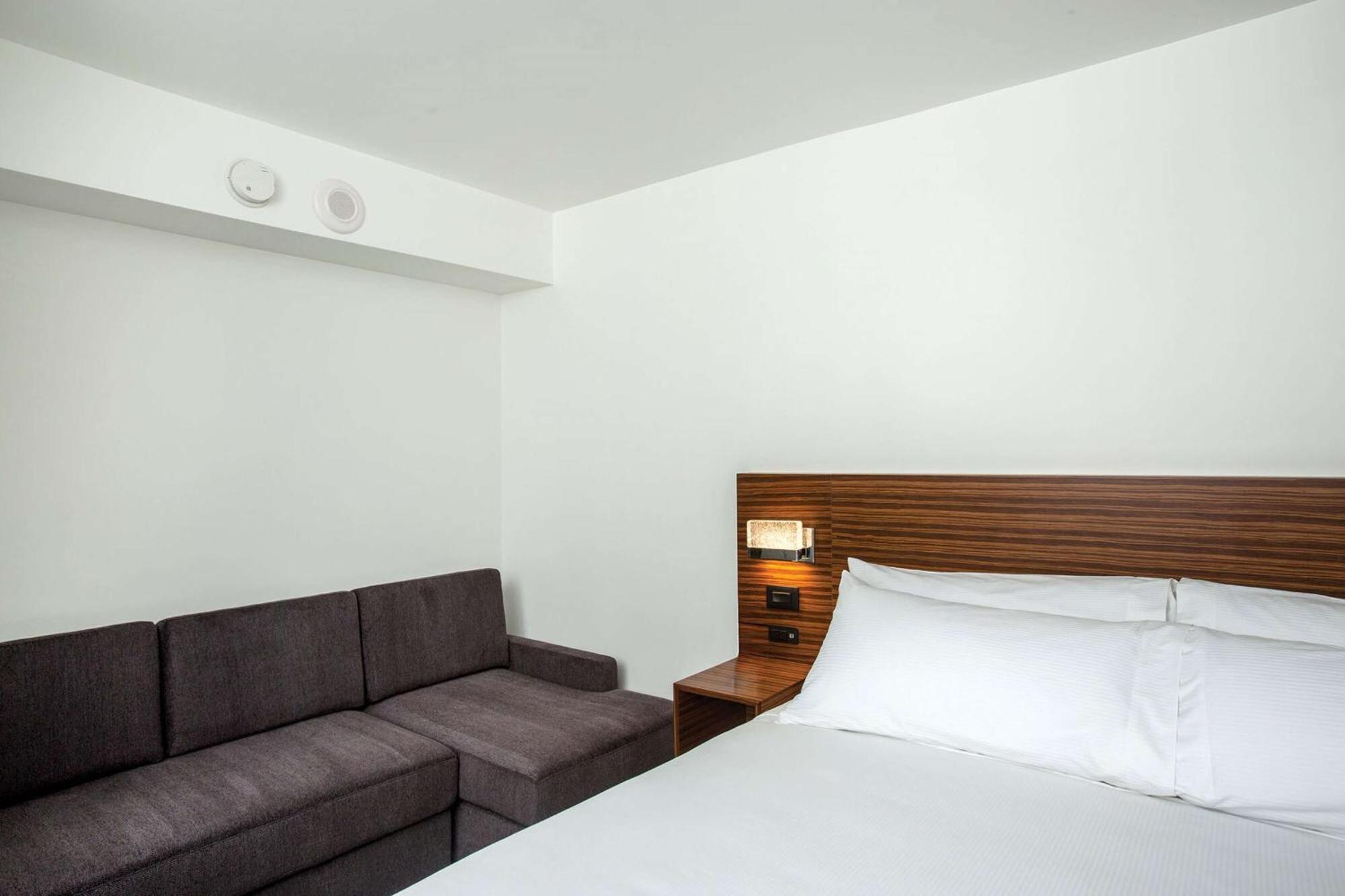 One-Bedroom King Suite