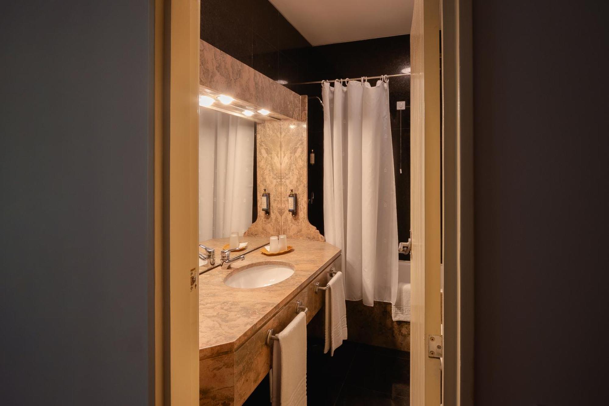 Habitación Doble Superior con balcón - 1 o 2 camas