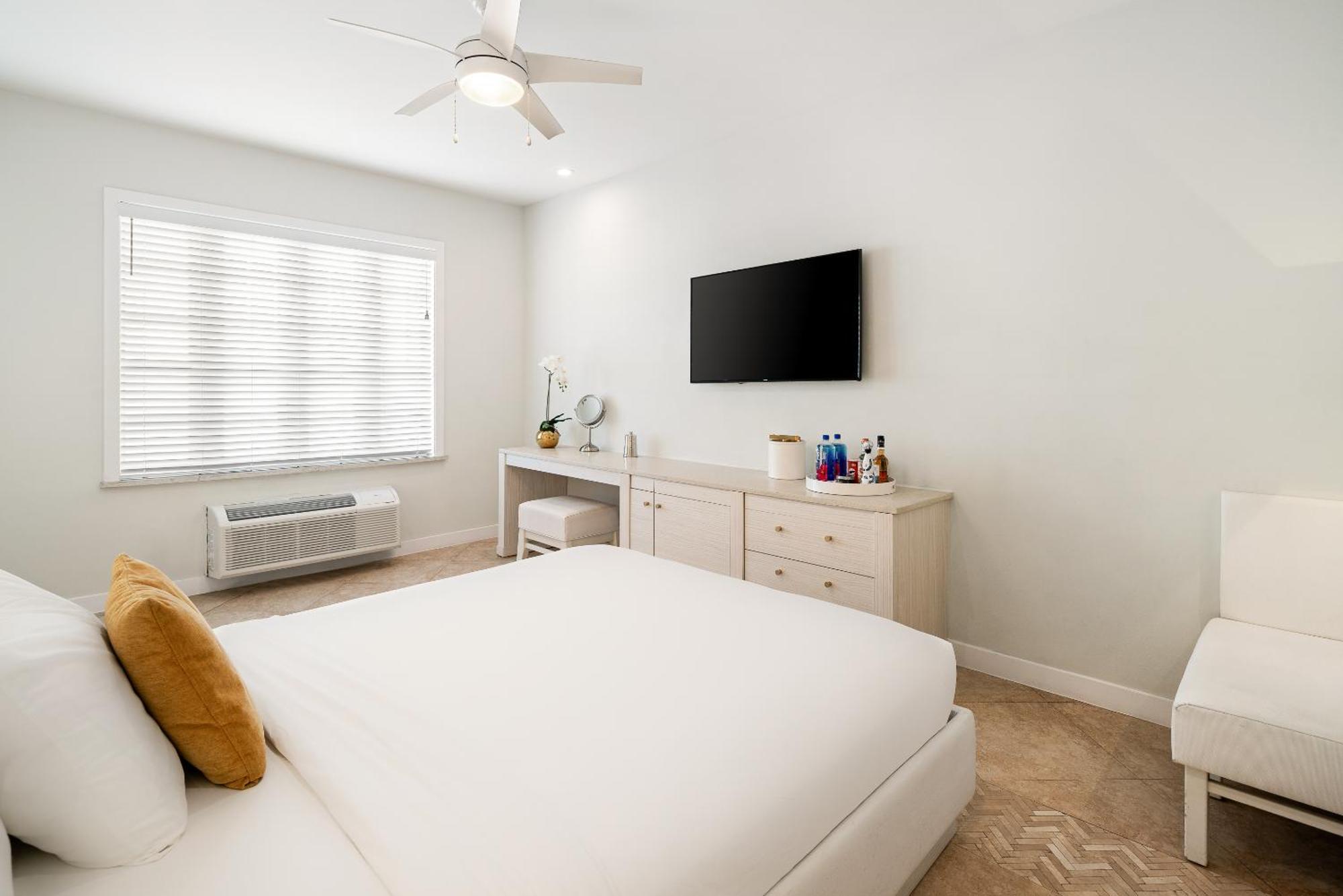 Cardozo Queen Room