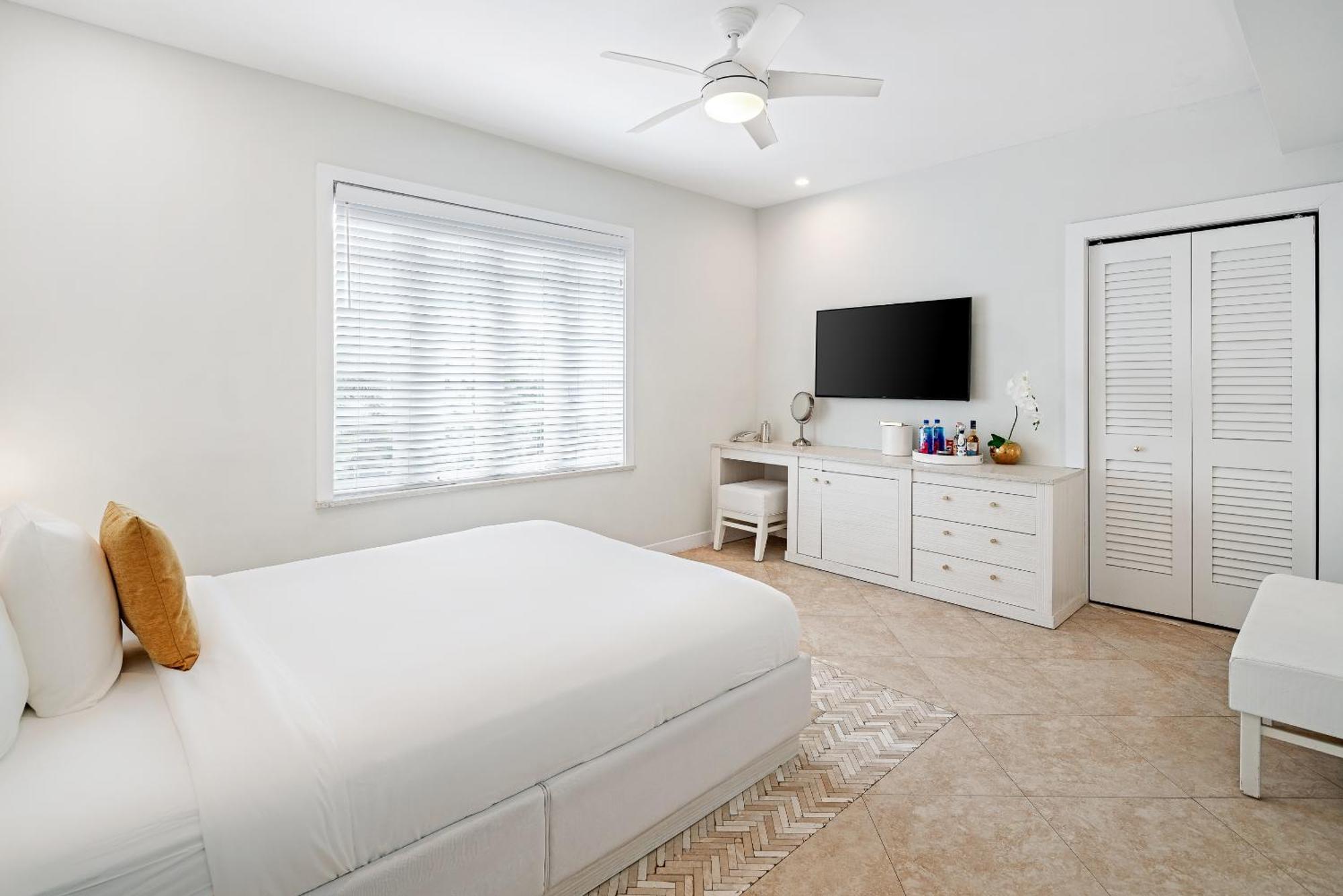 Cardozo Queen Room