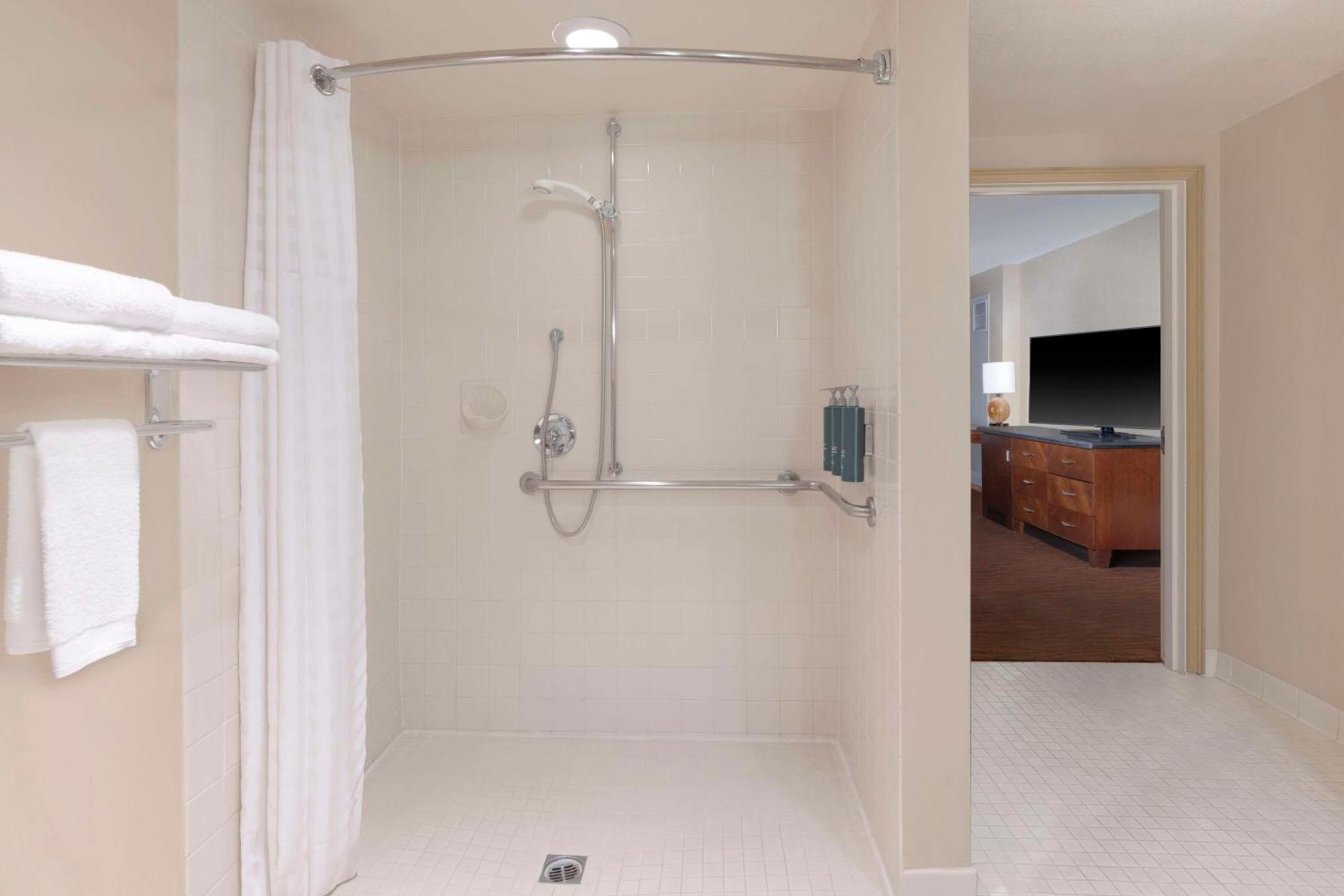 King Room with Roll-In Shower - Mobility/Hearing Accessible