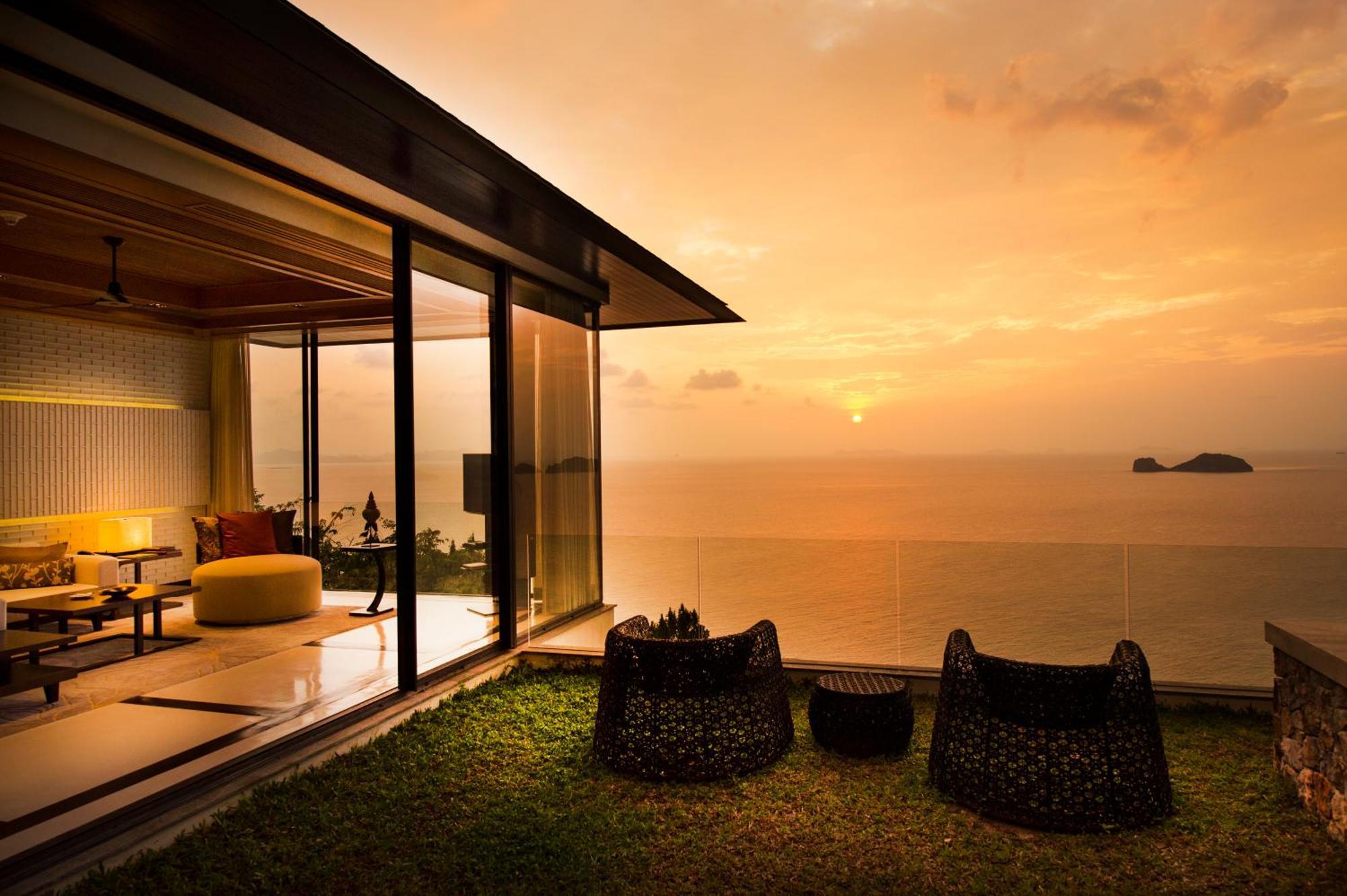 Villa de 2 dormitorios con piscina y vistas al mar