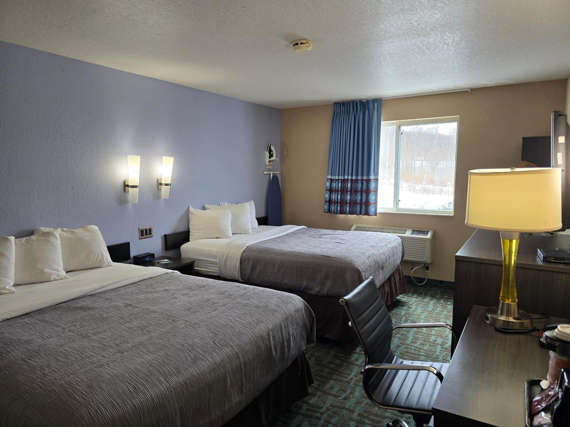 Quadruple Room with Two Queen Beds - Non Smoking/Interior Corridor