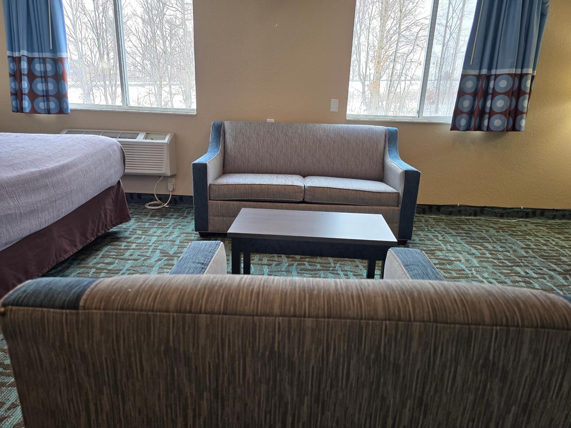 King Suite - Non Smoking/Interior Corridor