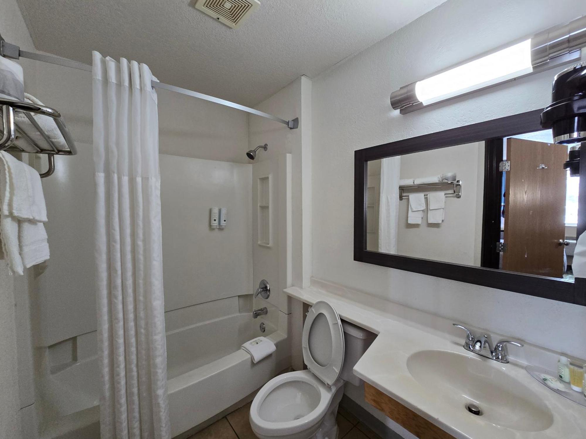 Queen Room - Non Smoking/Interior Corridor