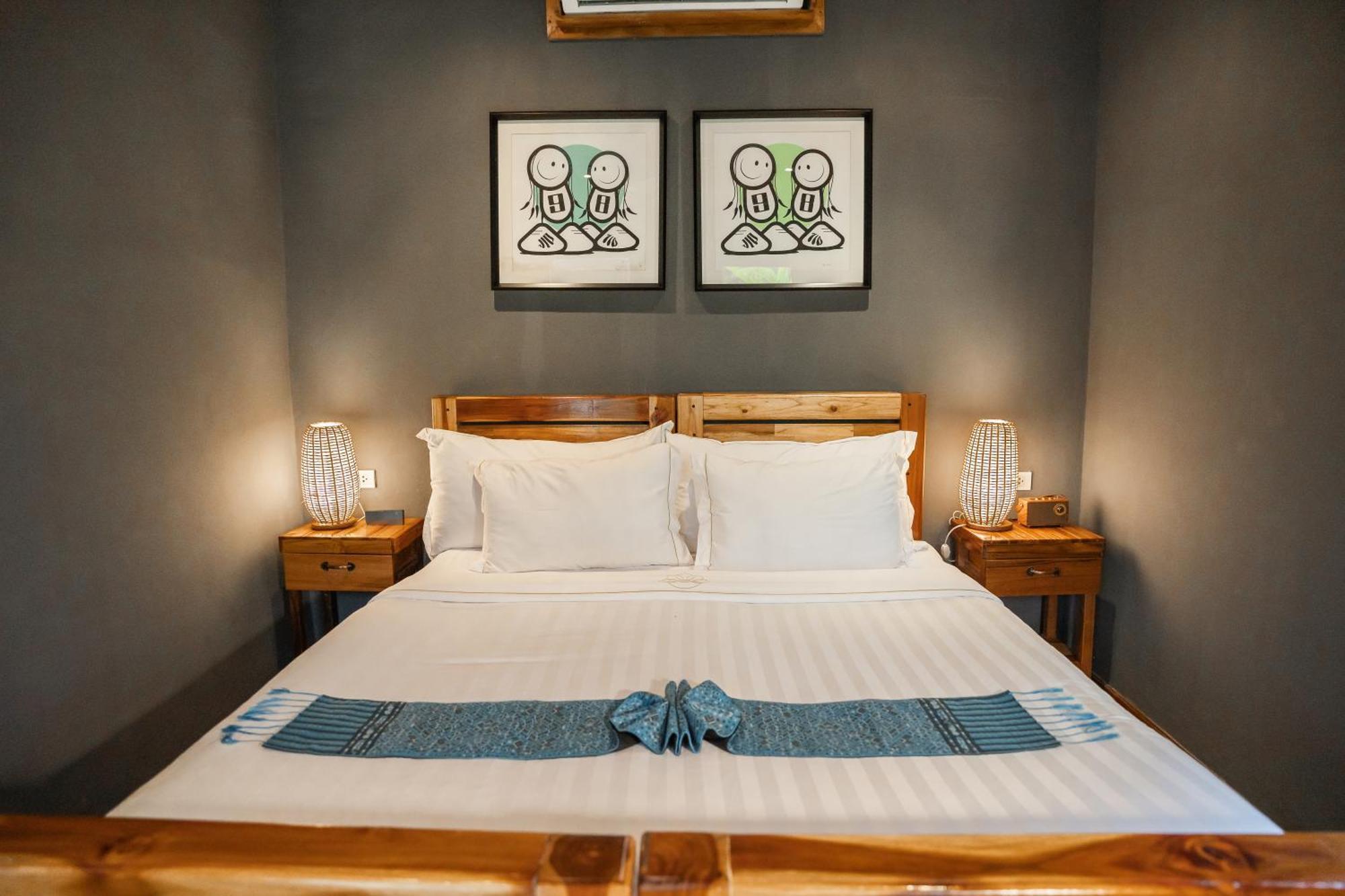 Art Deluxe Family Room