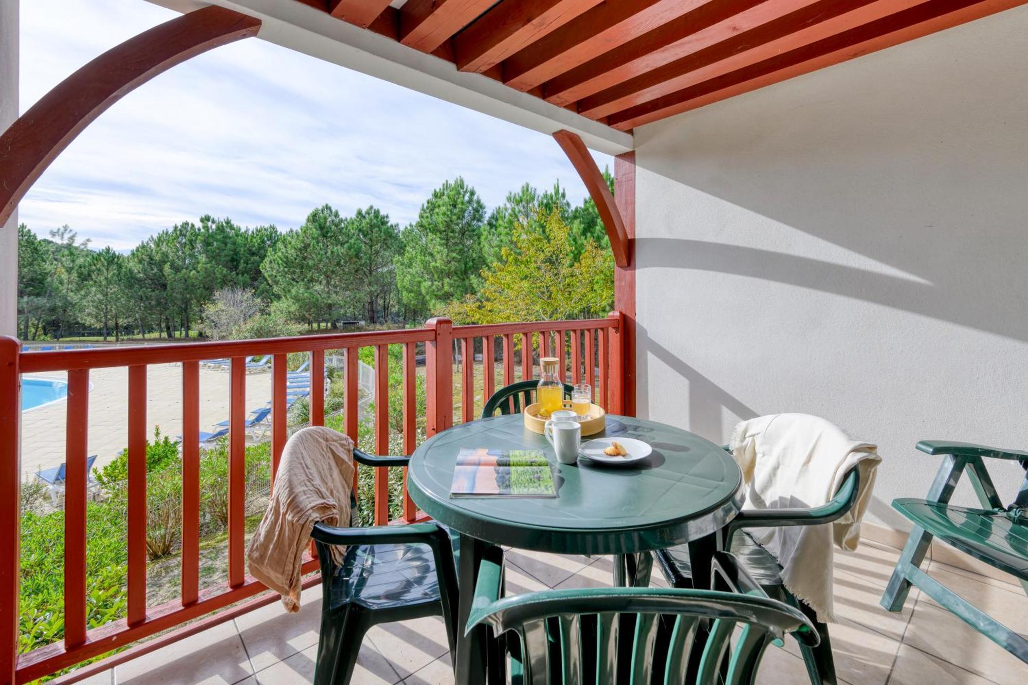 Superior One-Bedroom Apartment Terrace or Balcony,1698846483:JPEG