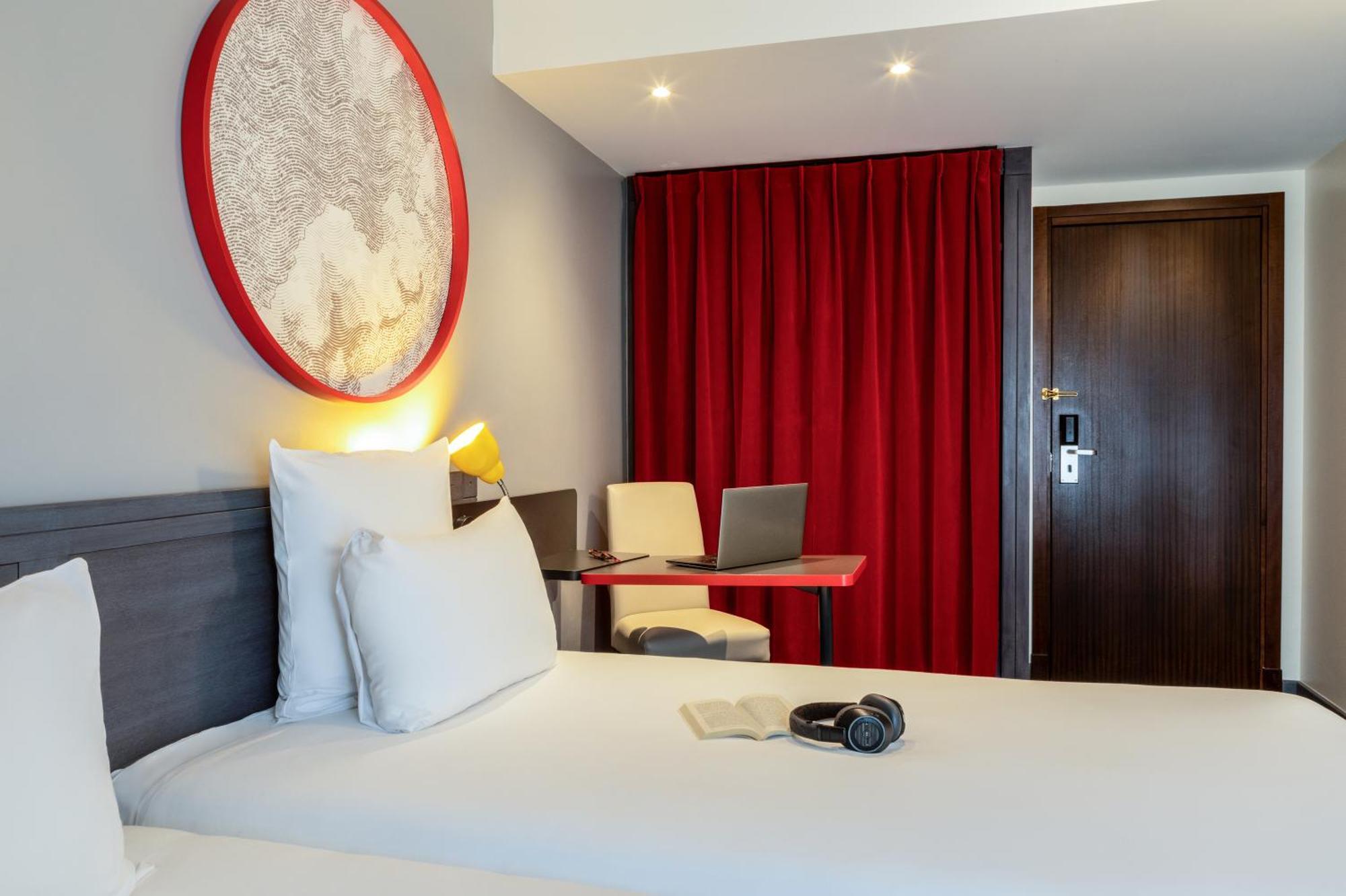 2 Adjacent Double Rooms