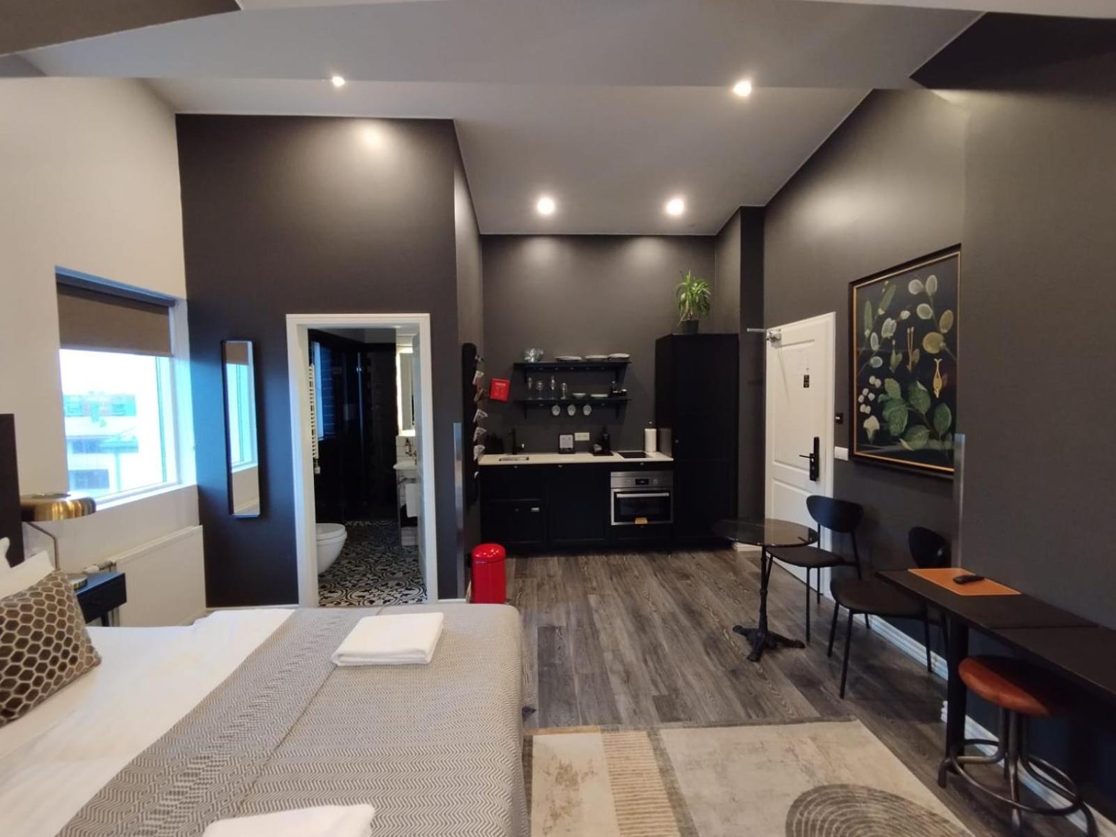 Penthouse Studio