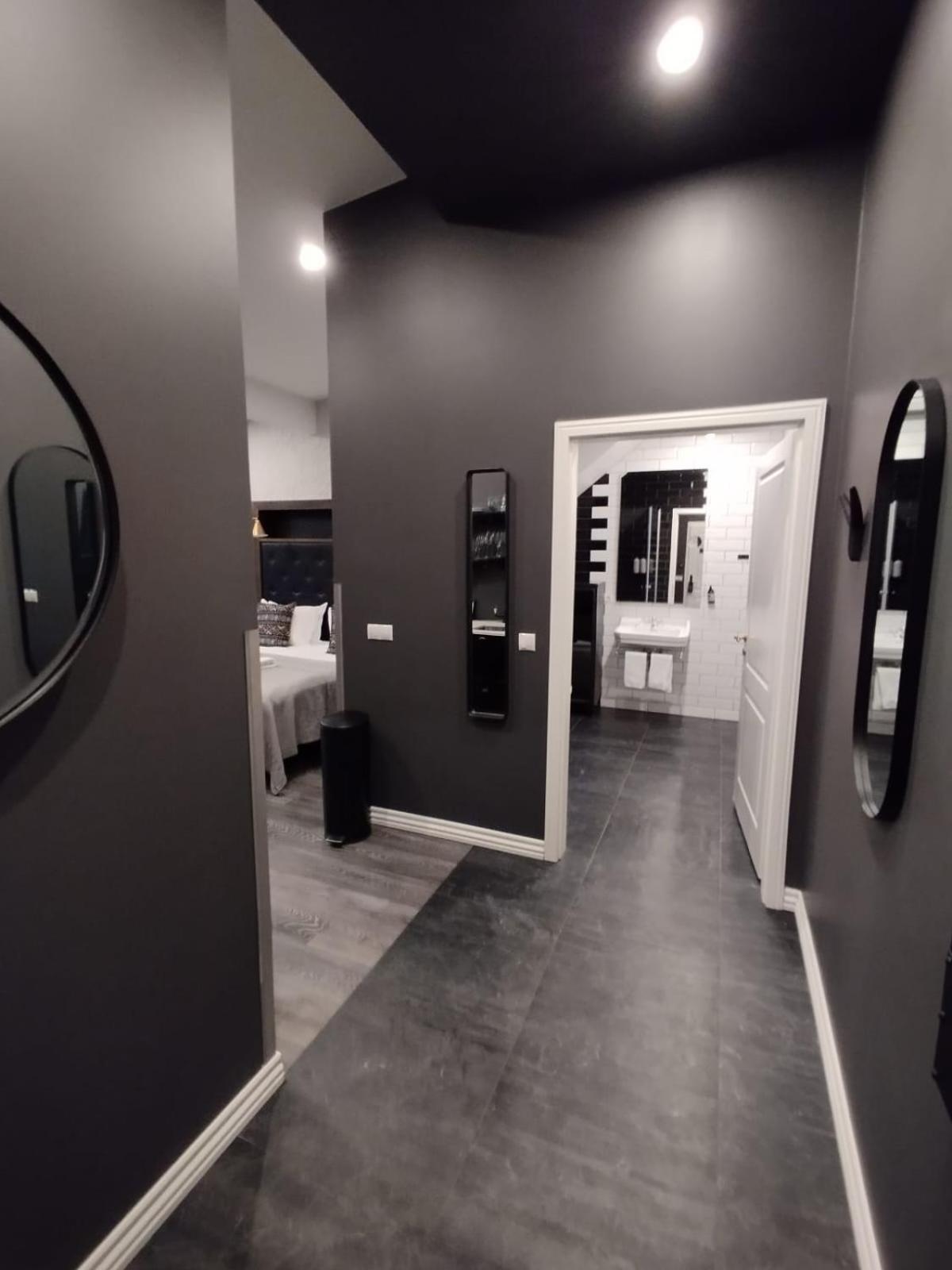 Penthouse Studio