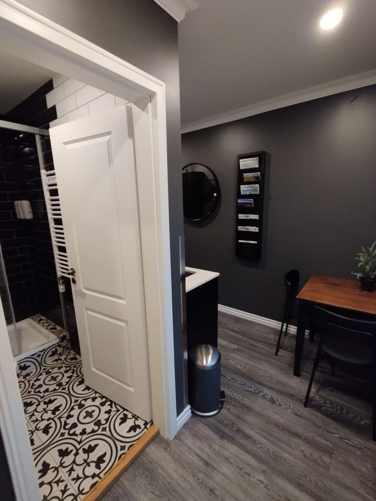 Deluxe Studio