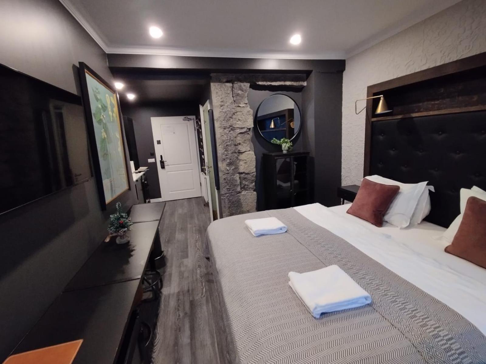 Deluxe Studio
