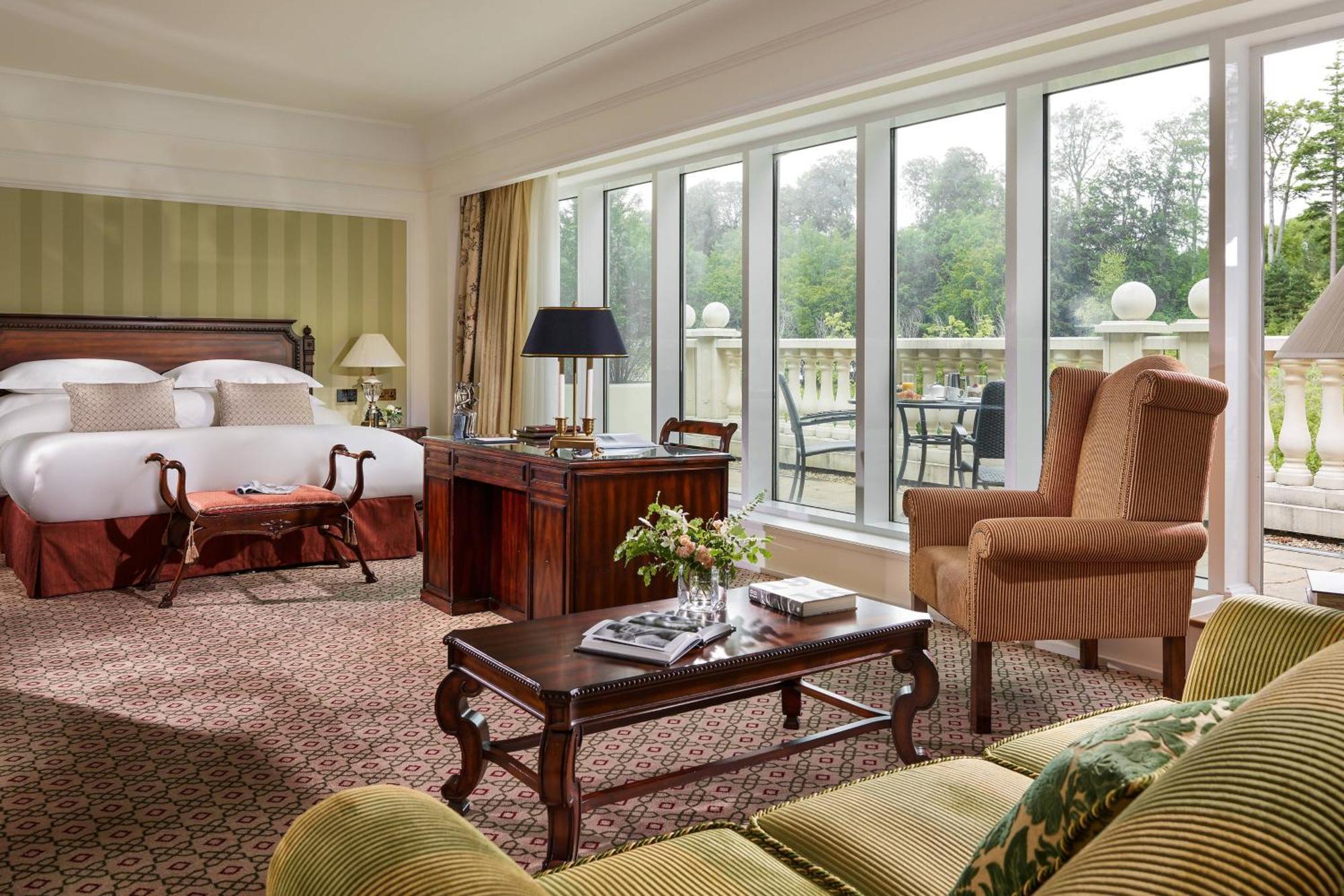 Large Guestroom King Bed & Balcony