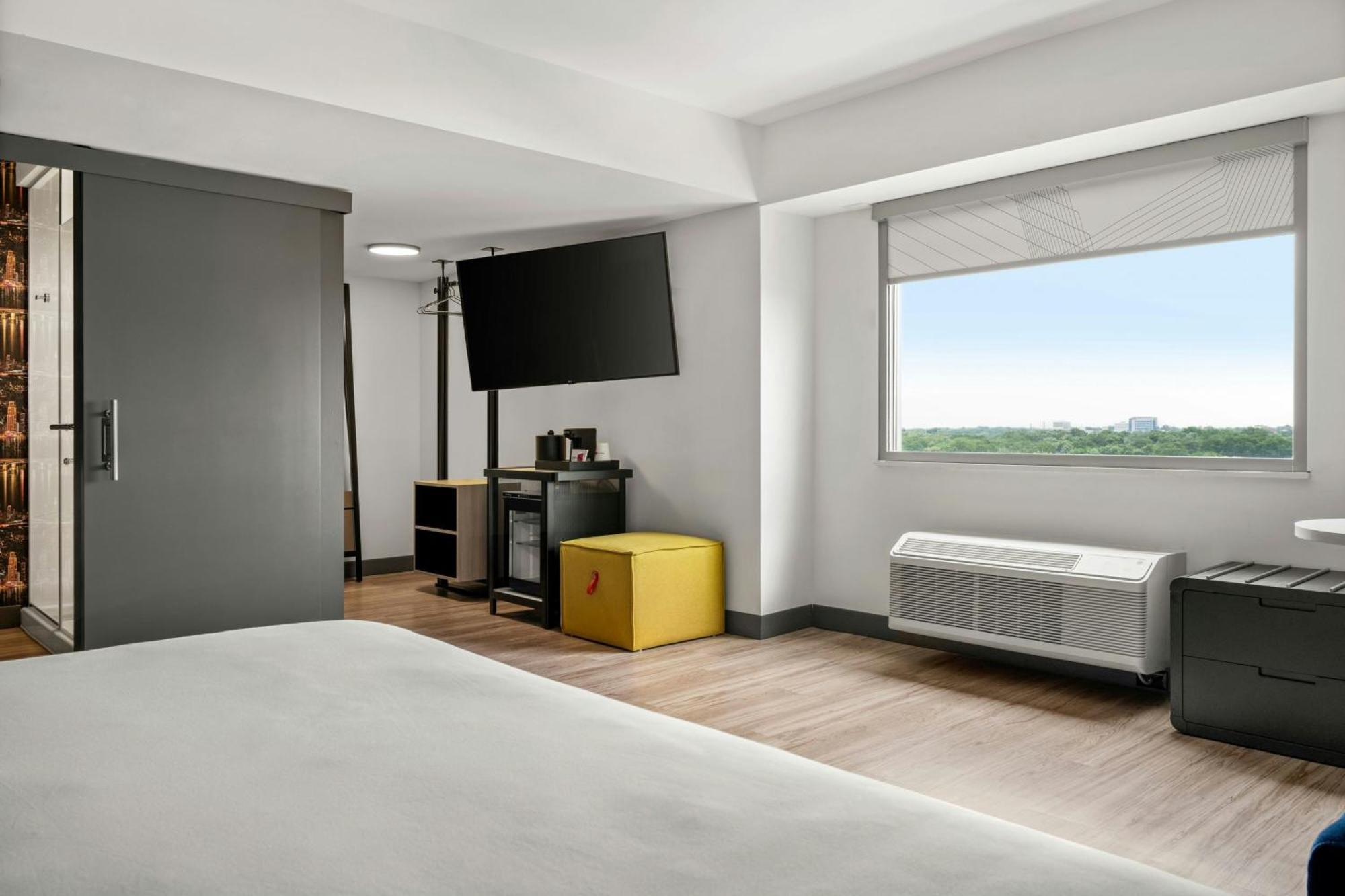 Savvy King Room
