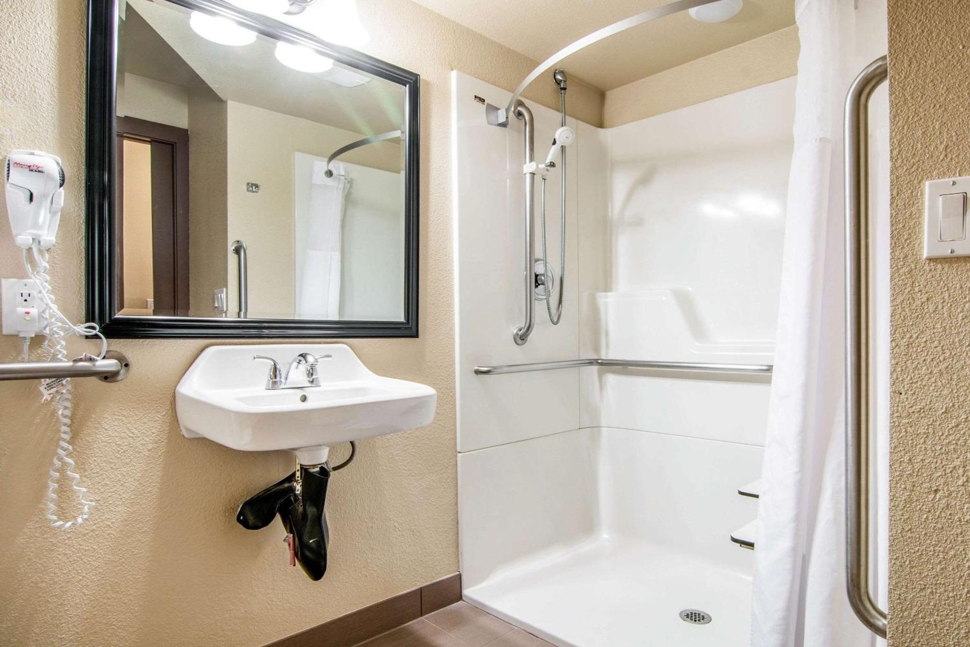 Queen Room with Two Queen Beds - Accessible/Non-Smoking
