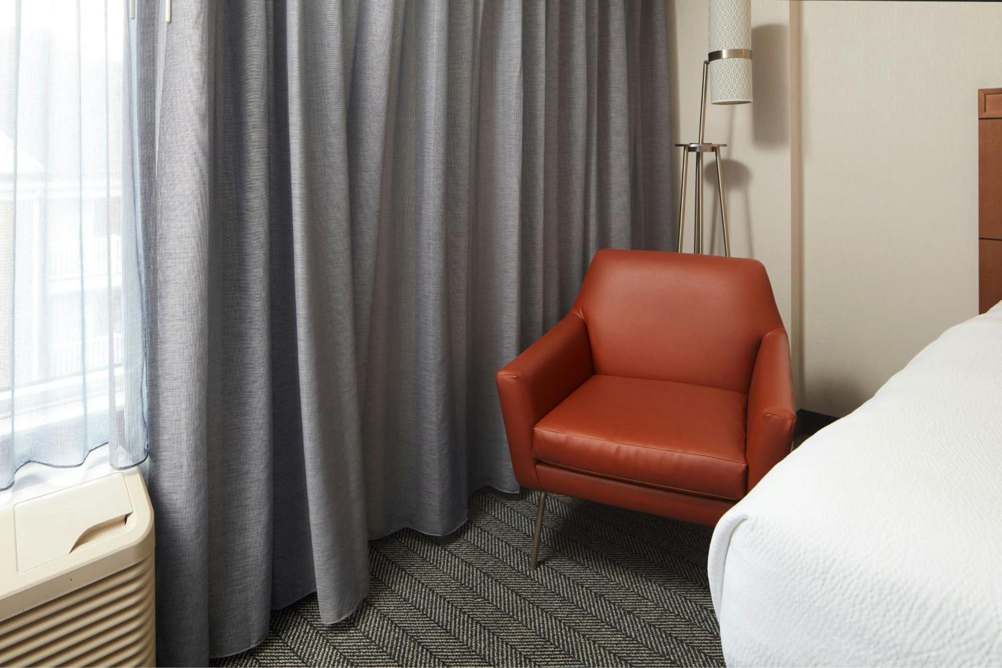 Queen Room with Two Queen Beds and Bathtub - Mobility Access