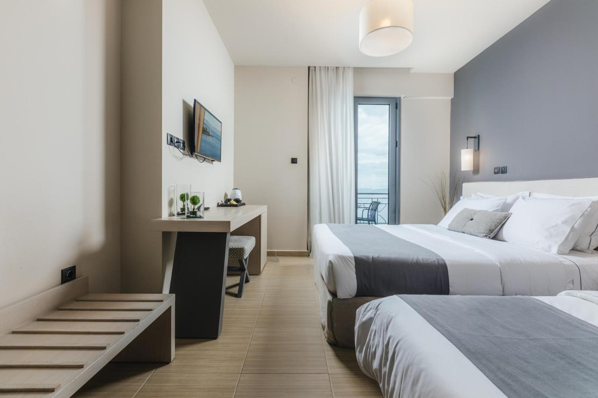 Deluxe Triple Room with Sea View