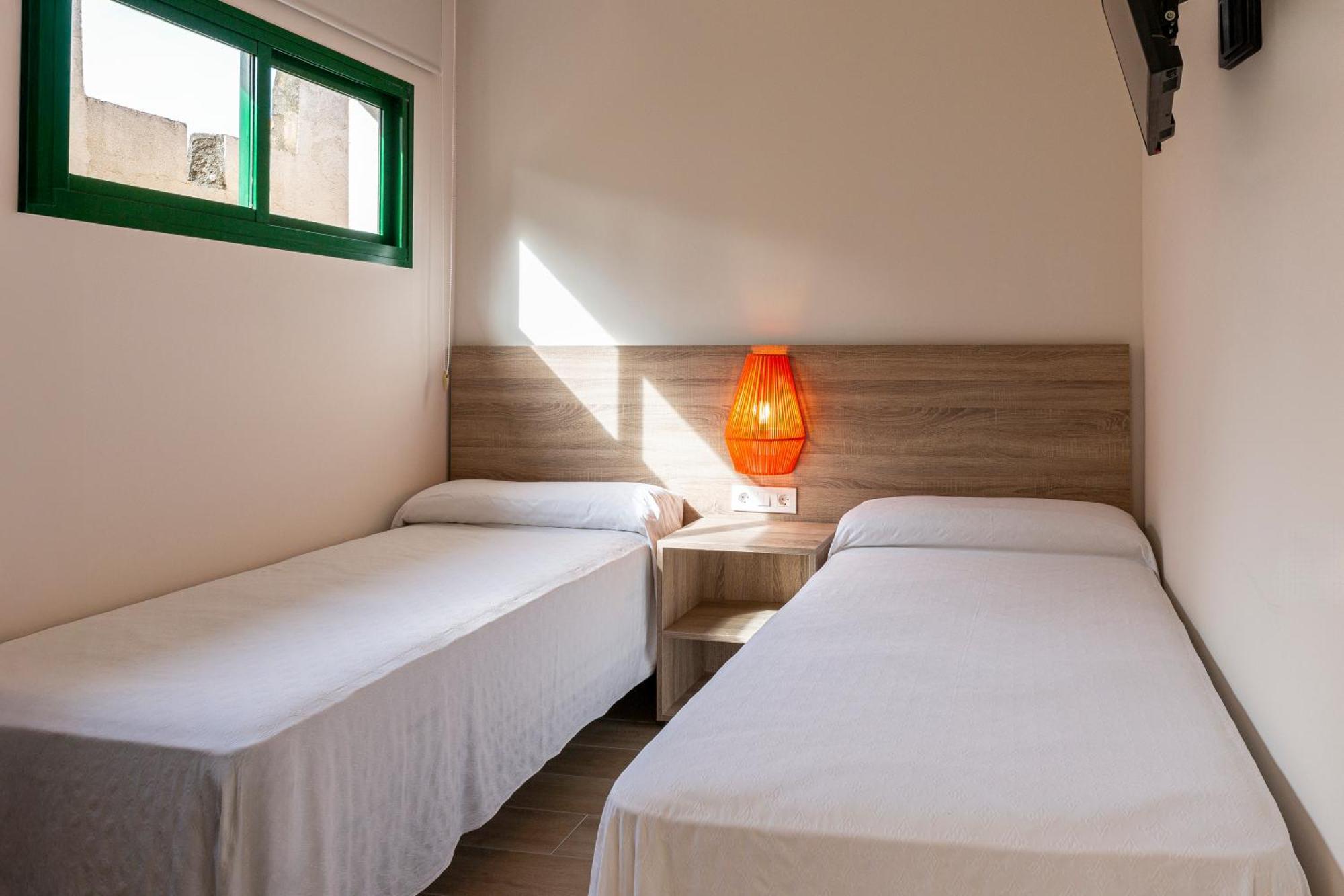 Appartement met Balkon en Uitzicht op het Zwembad (2 Volwassenen + 1 Kind)