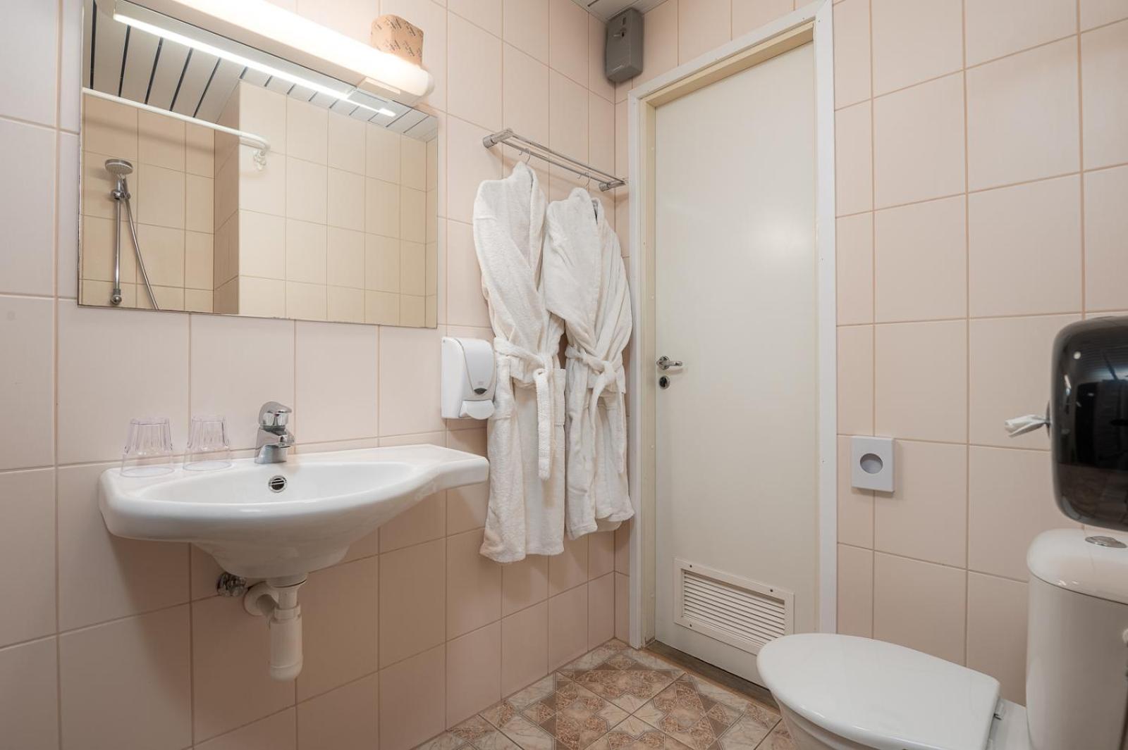 Deluxe Double Room with Shower