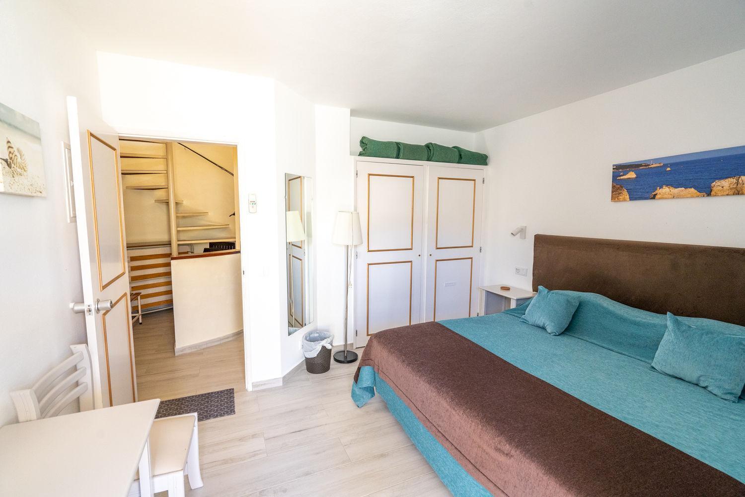 One-Bedroom Apartment Sea View