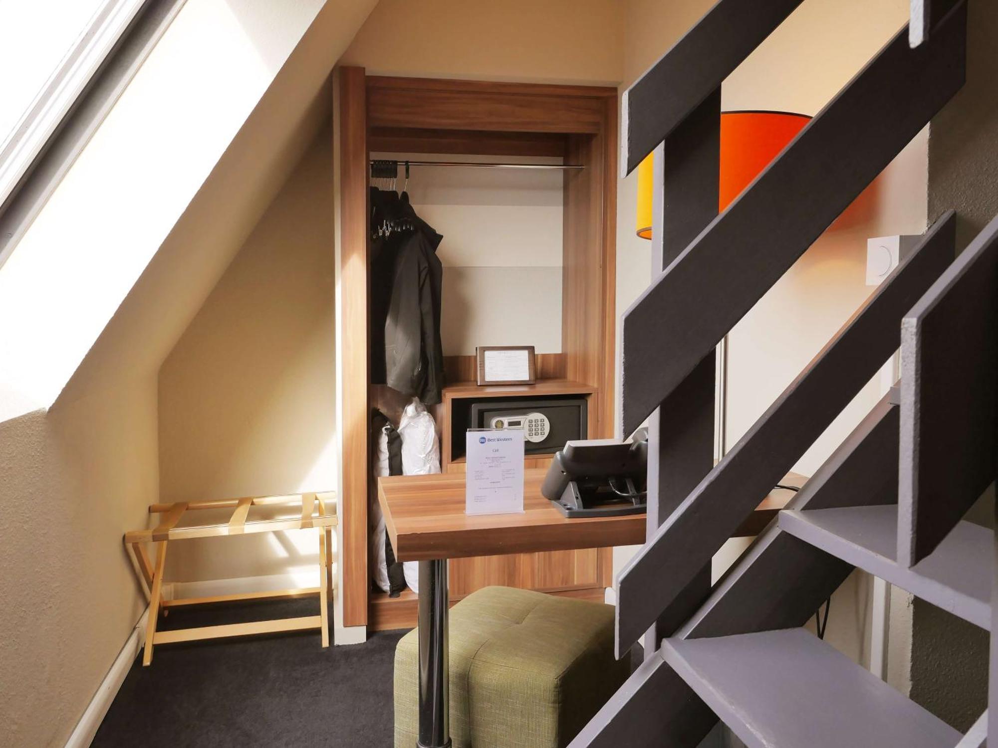 Standard Queen Room with Mezzanine - Non-Smoking