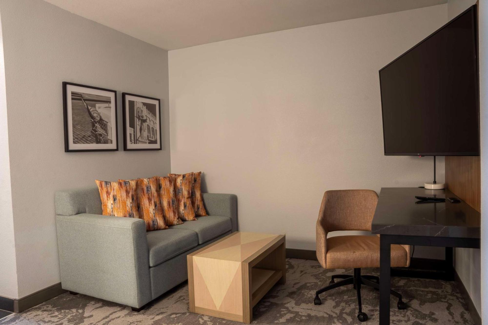Junior King Suite Seating Area
