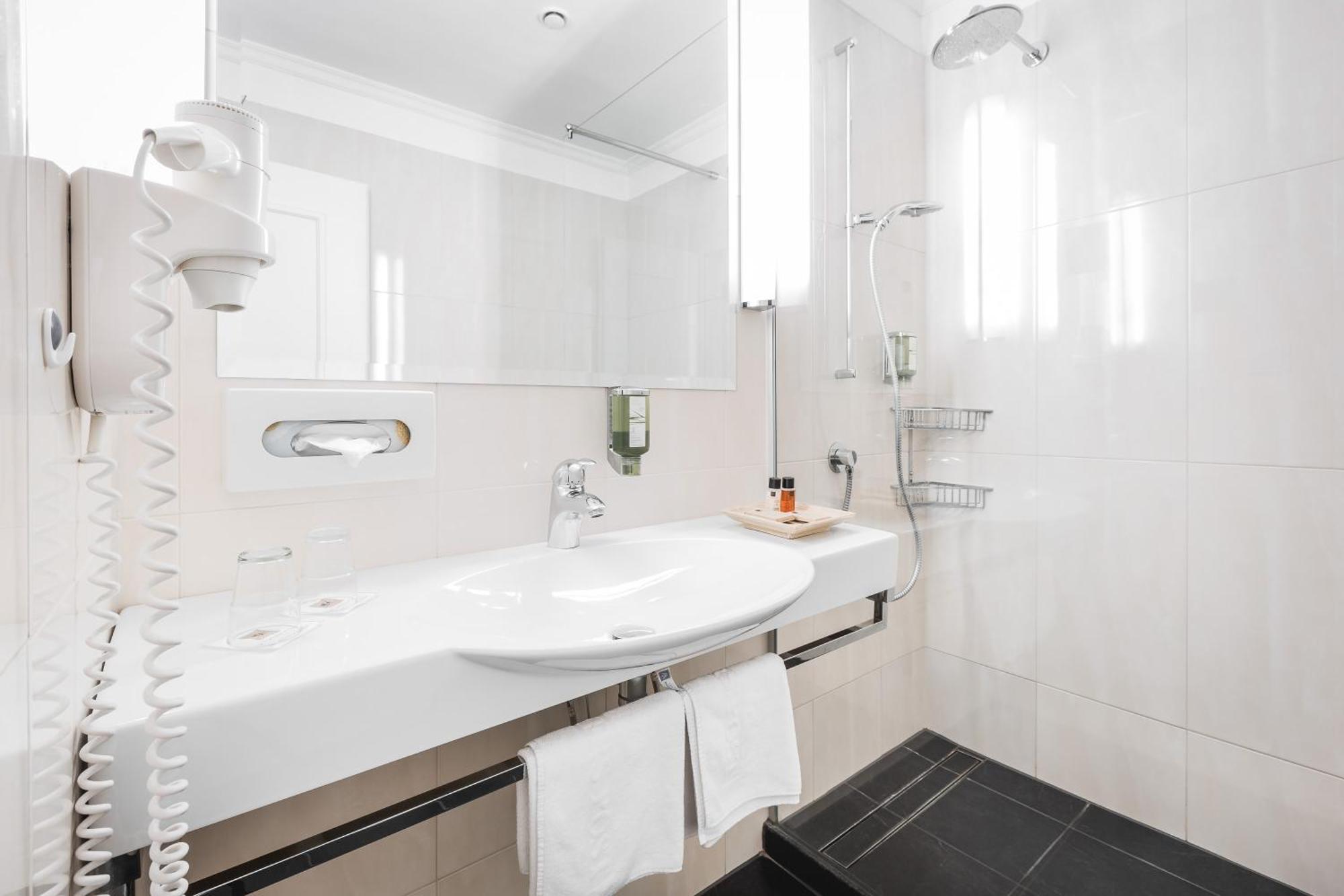 Habitación Doble Confort con balcón y vistas a la ciudad