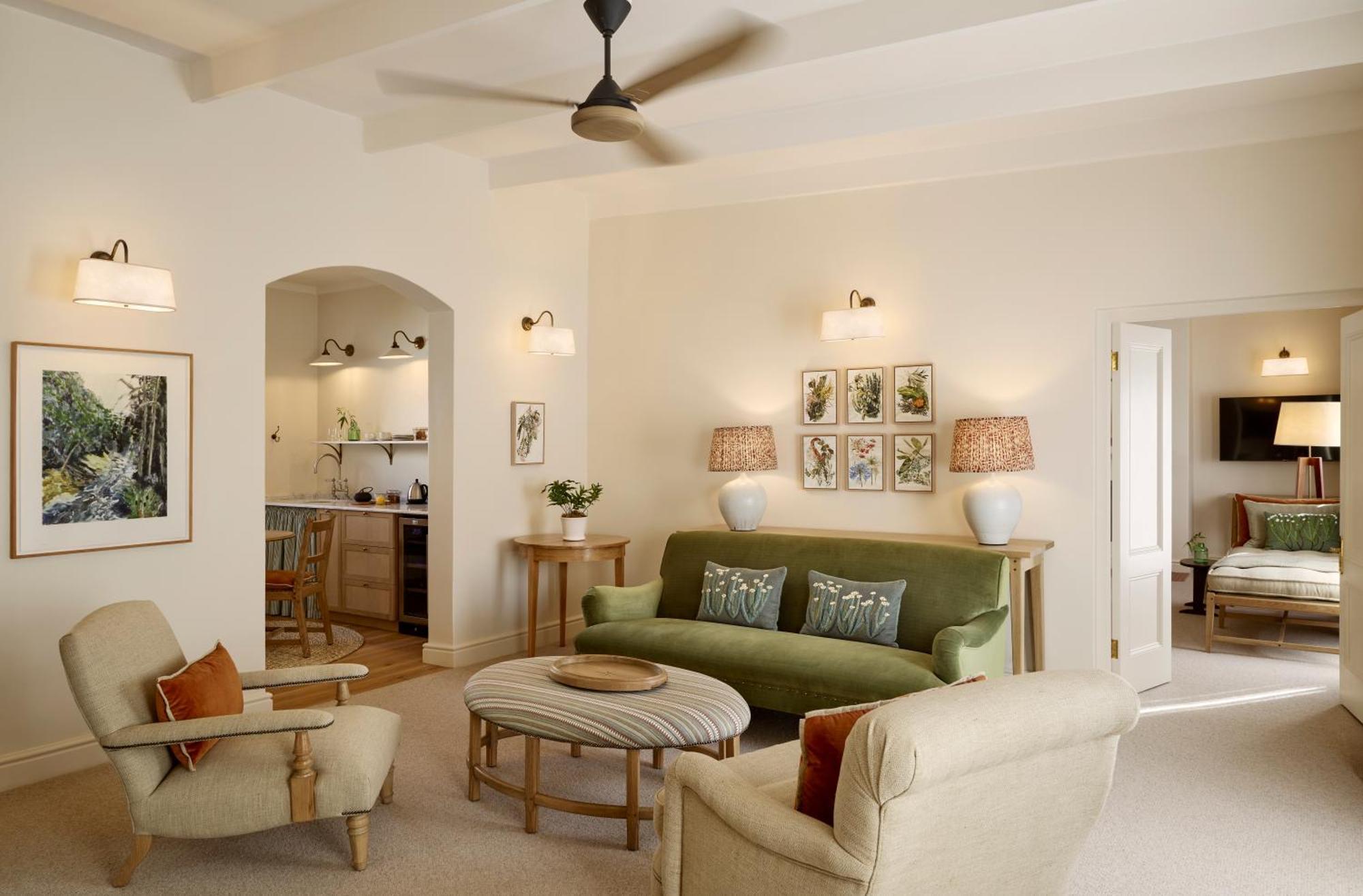 Luxury Suite,1742600086:JPEG