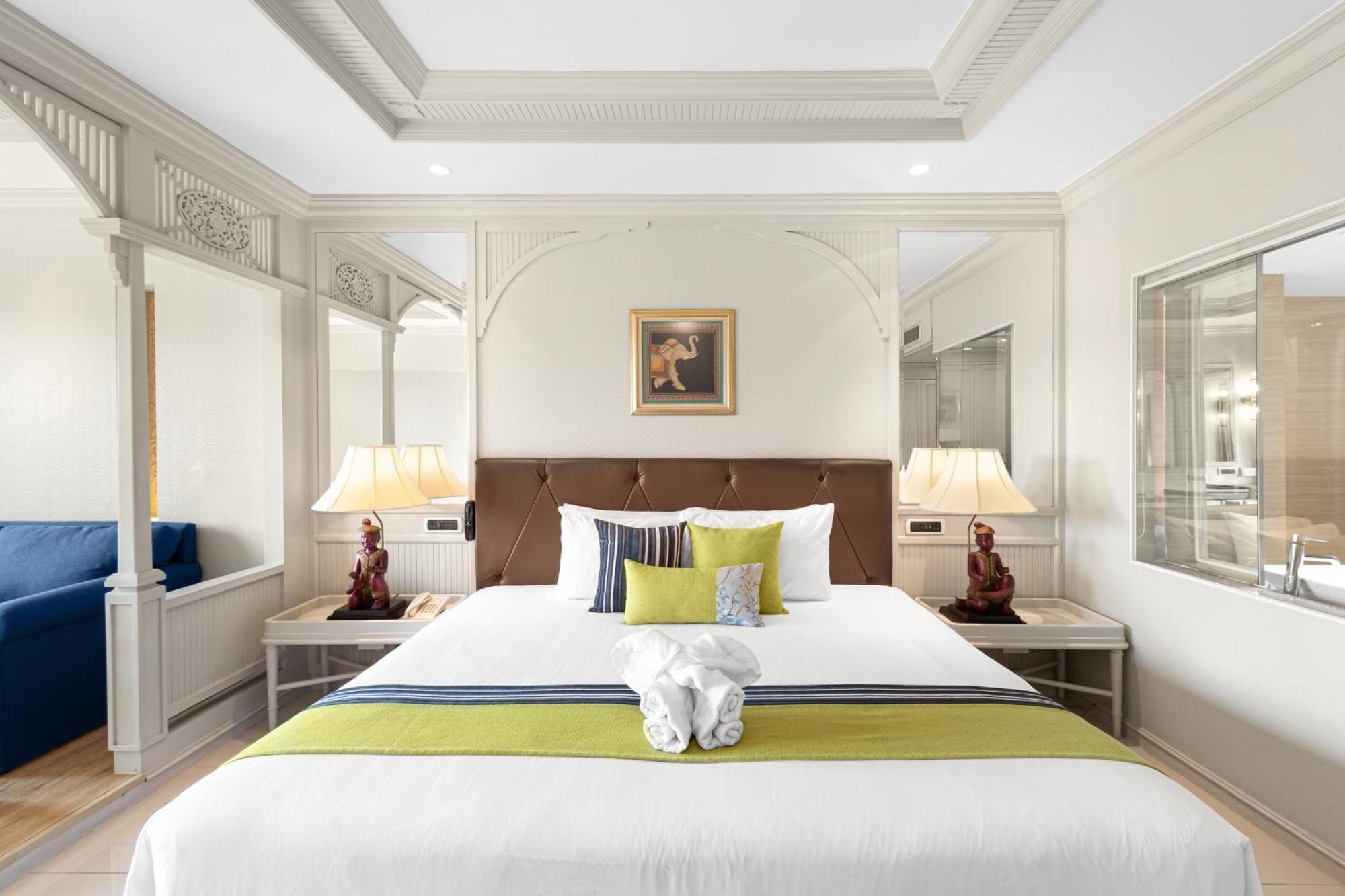 Mini Suite Plus Sun Rise King Bed