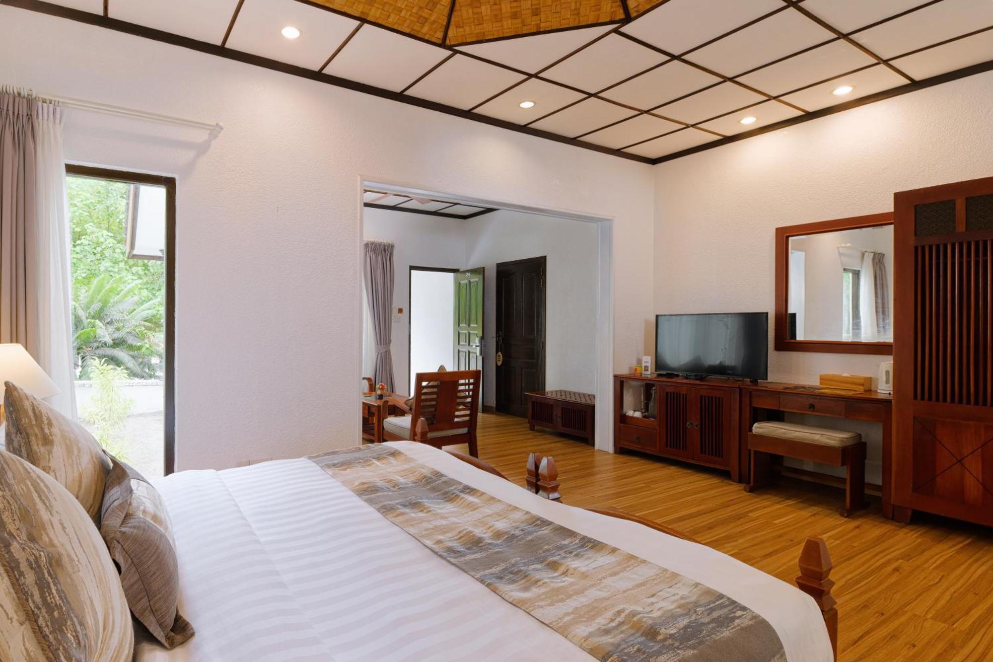 Deluxe Beachfront Room