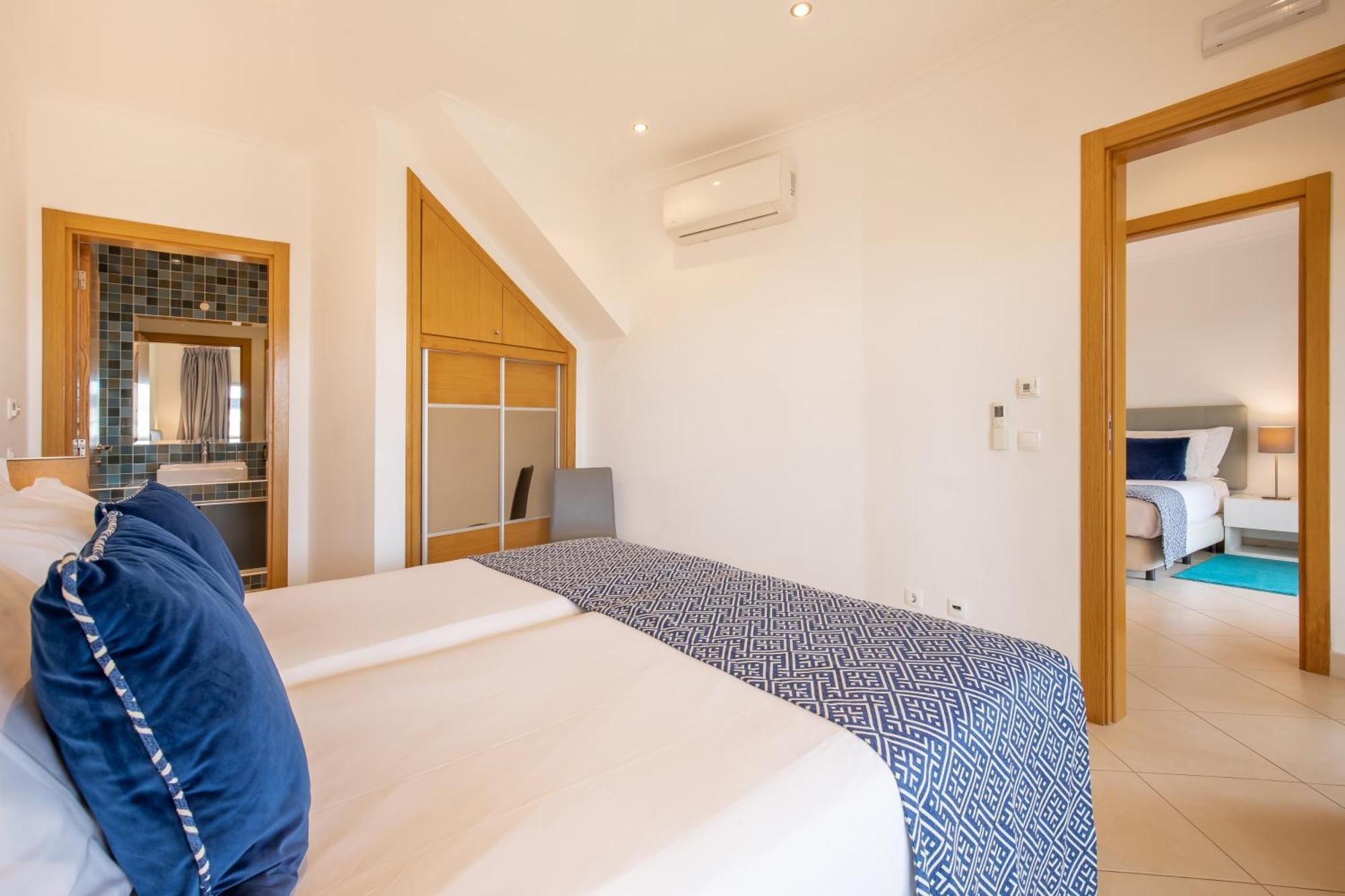 Casa Unifamiliar de 3 dormitorios con vistas a la piscina