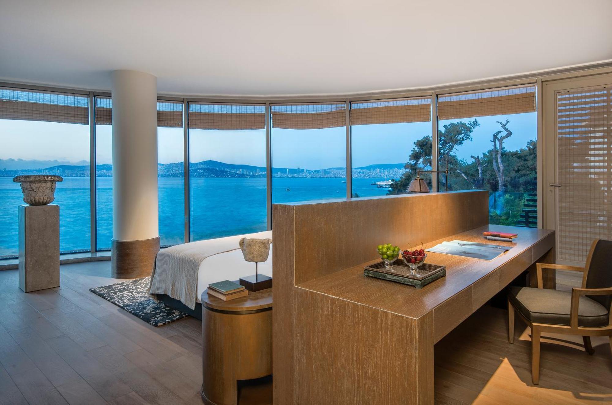 King Suite with Sea View