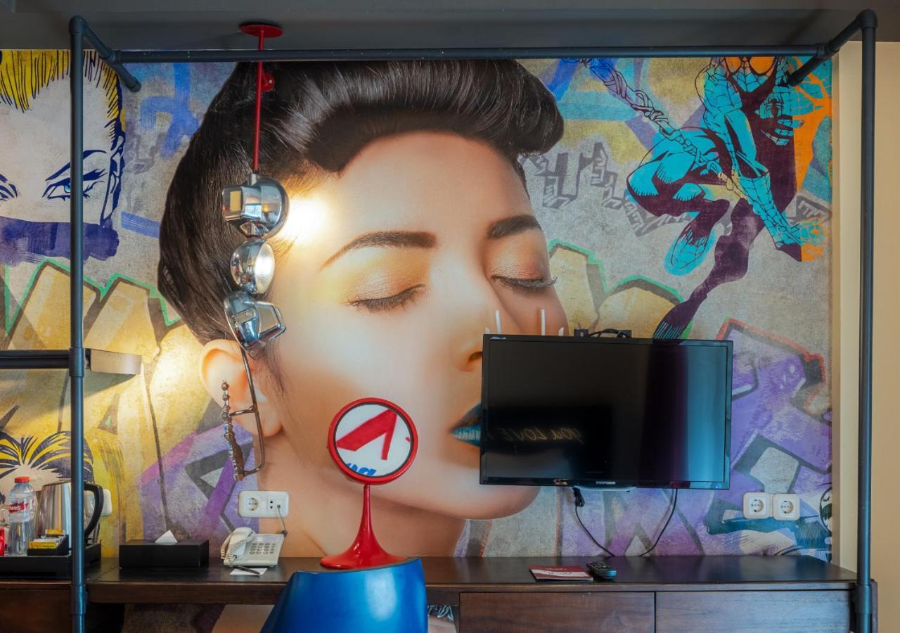 Studio Dash Graffiti avec 2 Bouteilles de Bière Gratuites