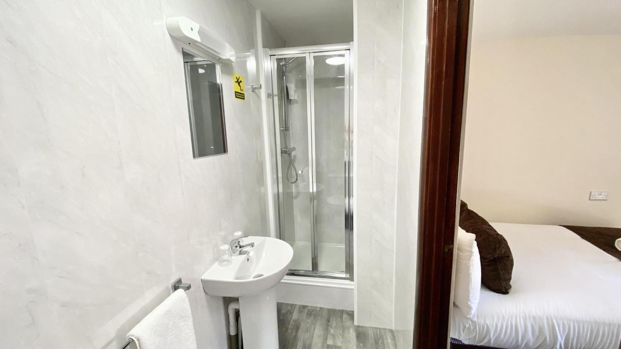 Small Double Room,1653528699:JPEG