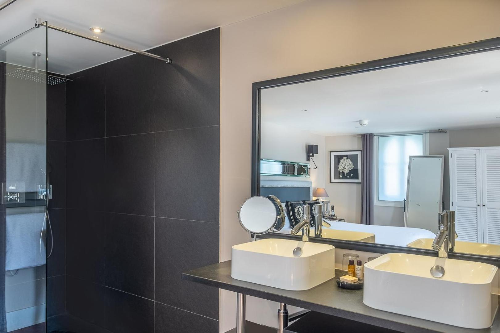 Jacuzzi Terrace Room with Park View
