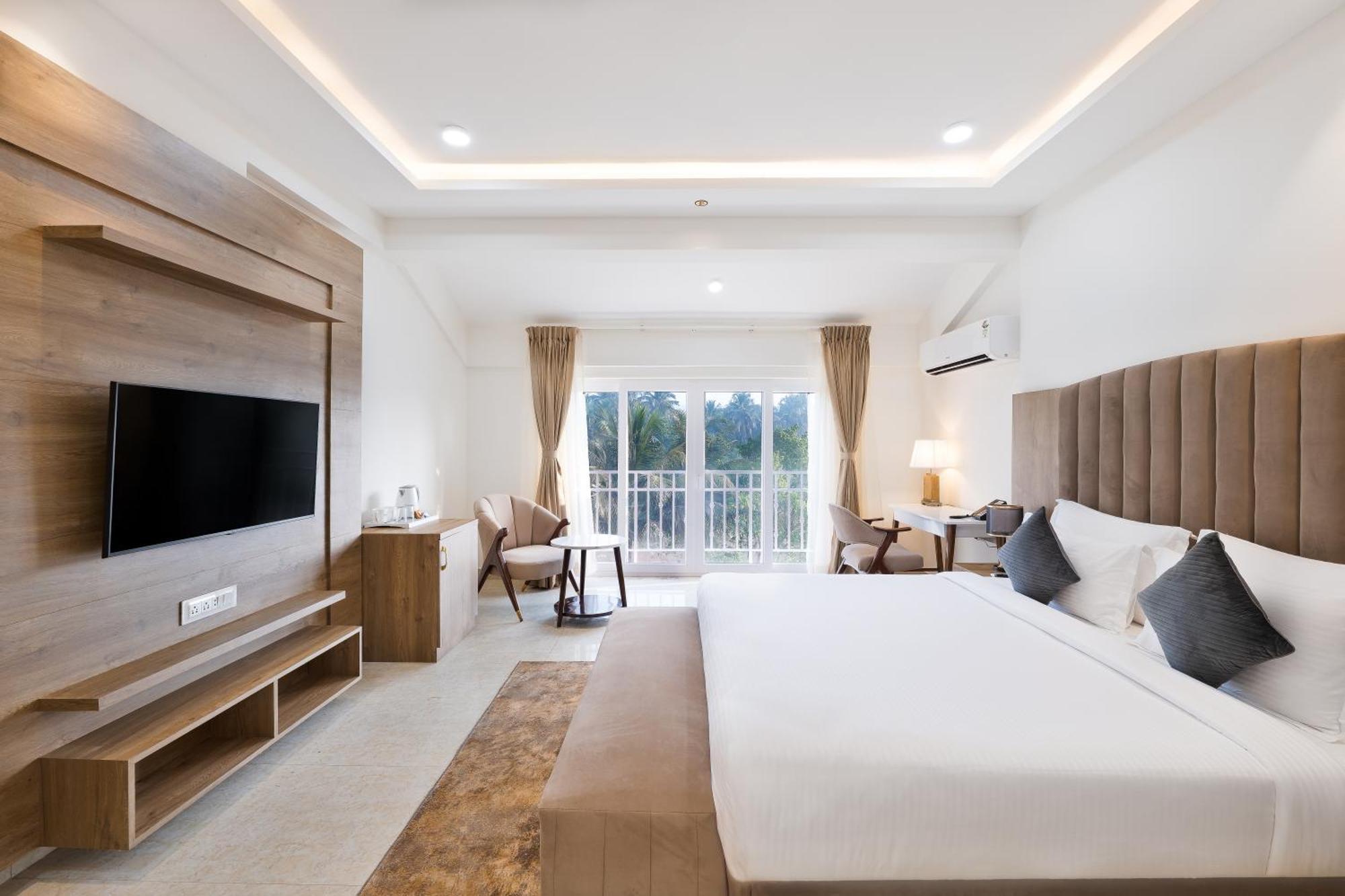 Superior King Room with Bathtub