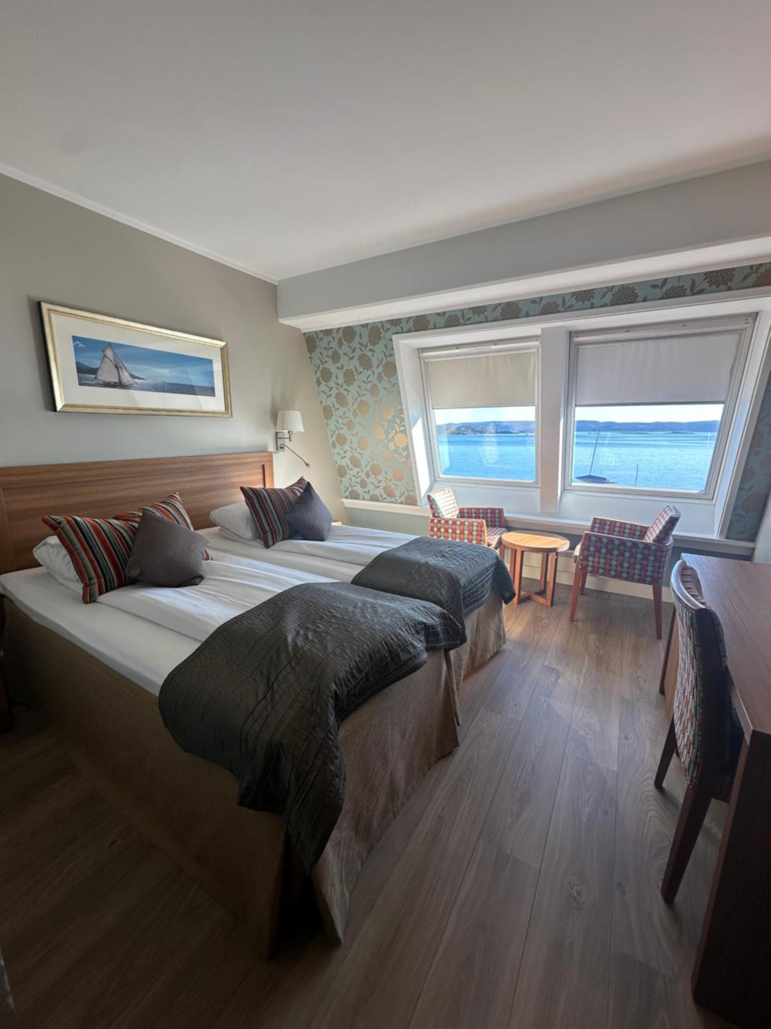 Double or Twin Room with Sea View