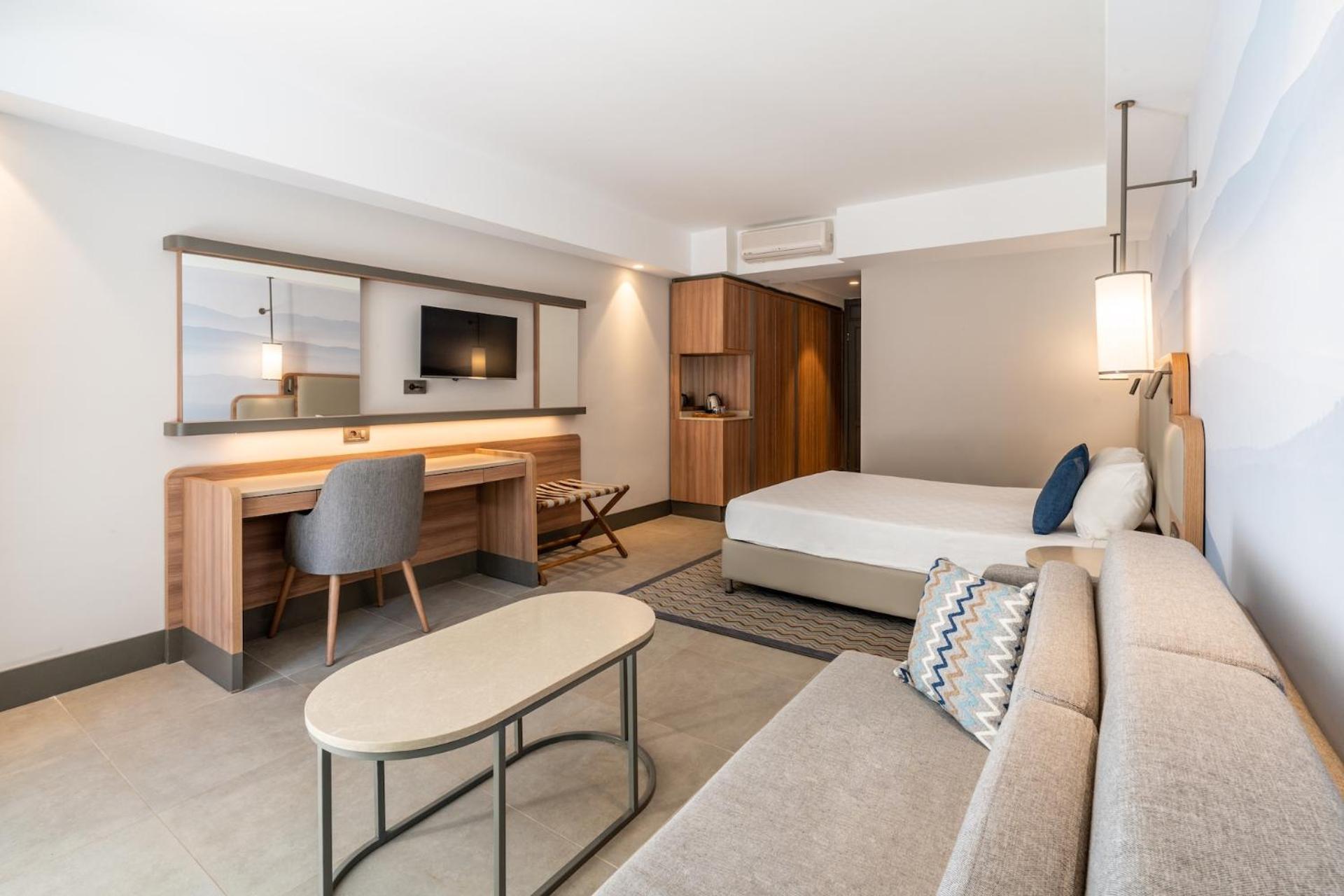 Habitación con acceso directo desde la piscina