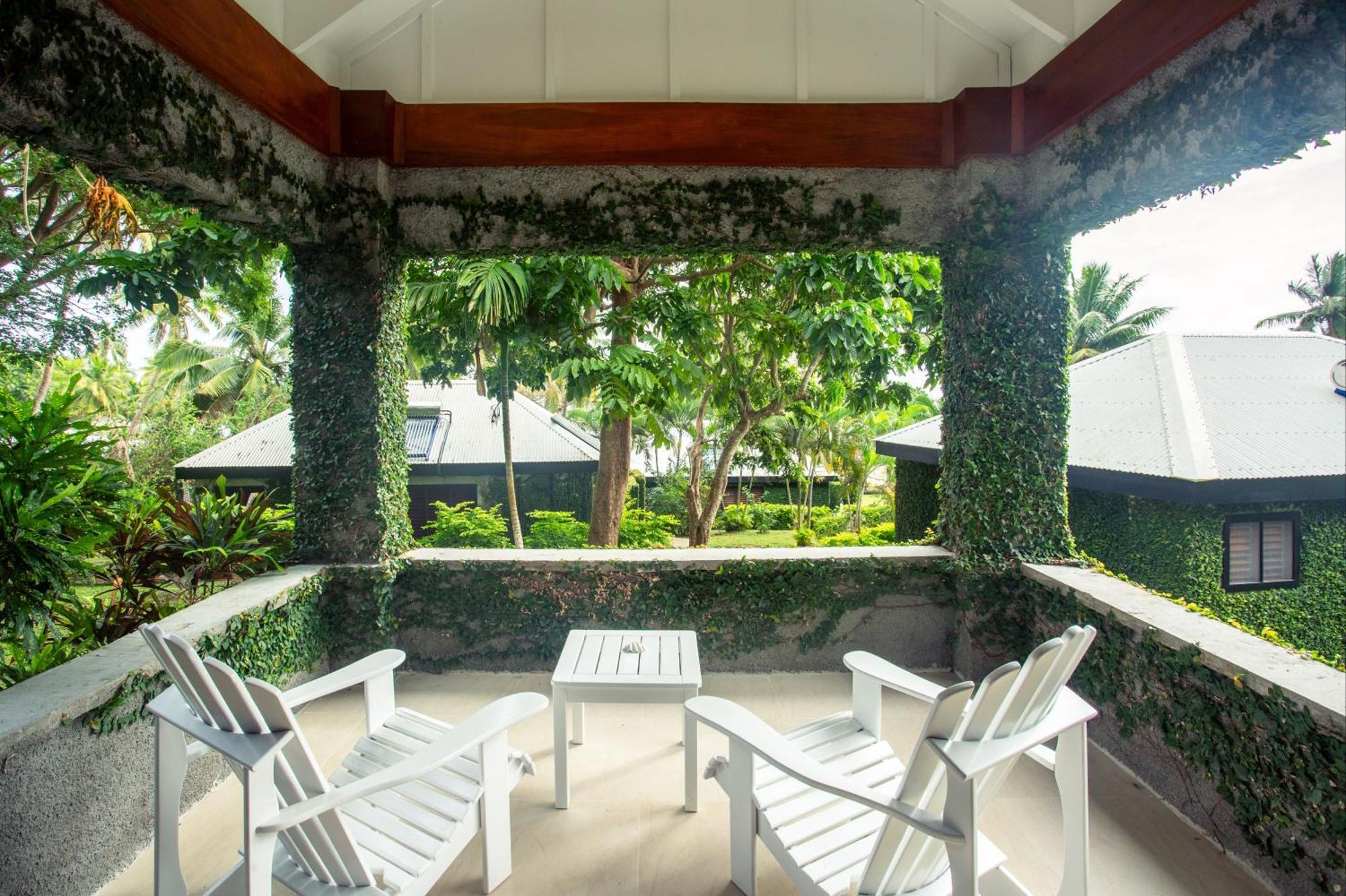 Deluxe Garden Bure