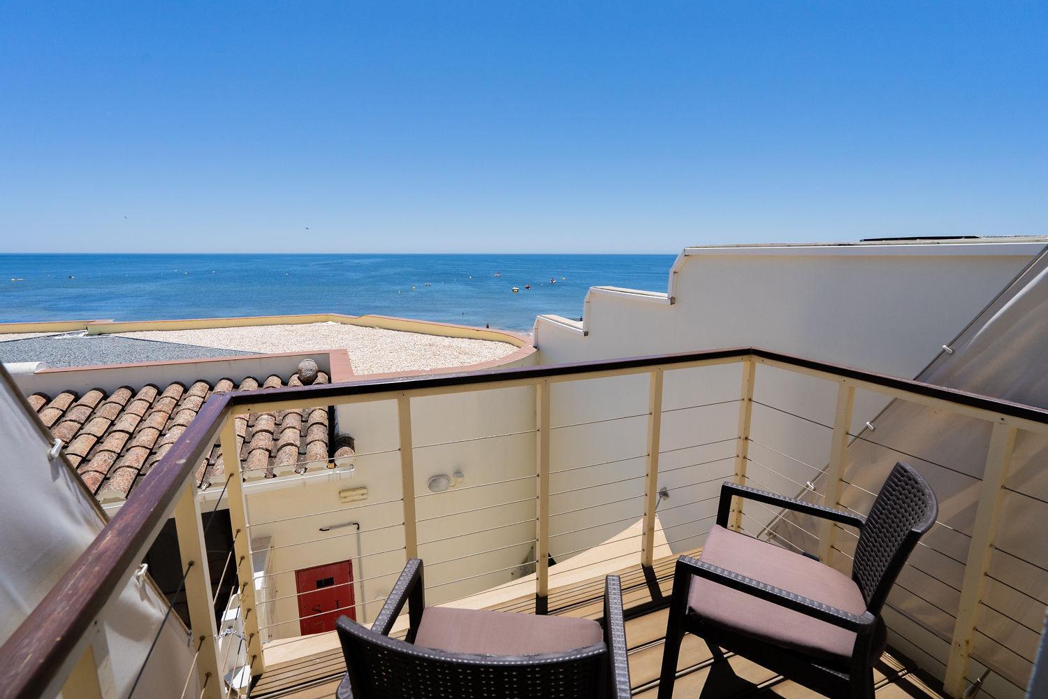 One-Bedroom Apartment Sea View
